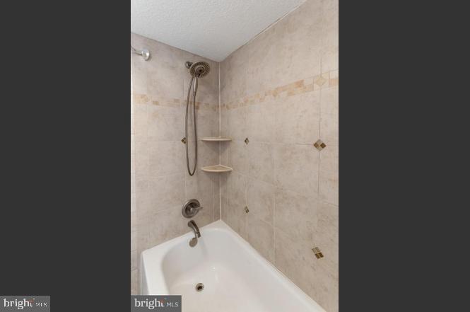 FOUNTAINS AT MCLEAN - Residential Lease