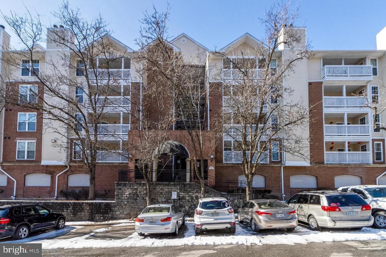 FOUNTAINS AT MCLEAN - Residential Lease