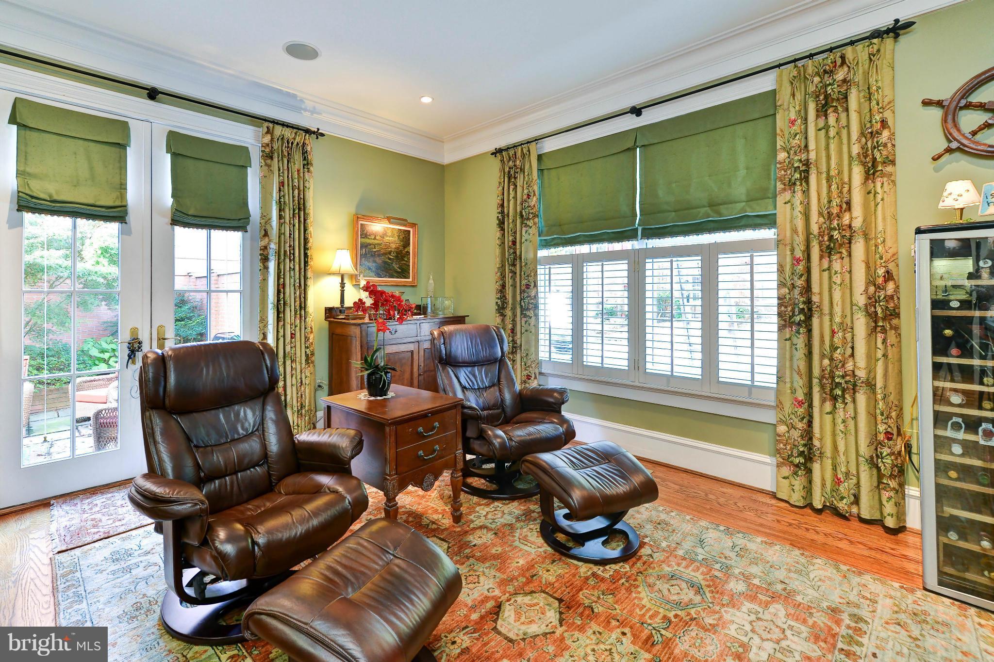 BACKYARD BOATS - Residential