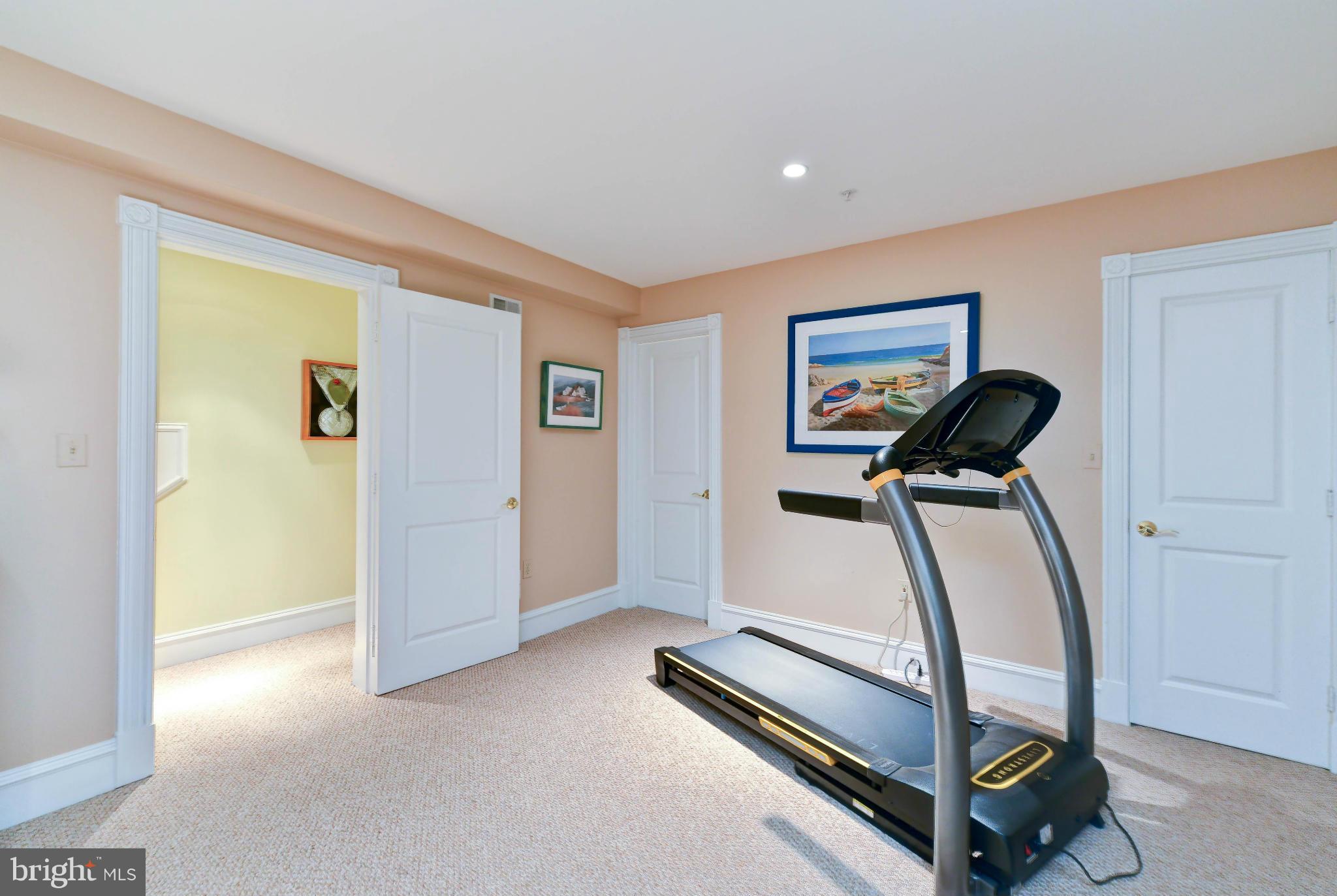 BACKYARD BOATS - Residential