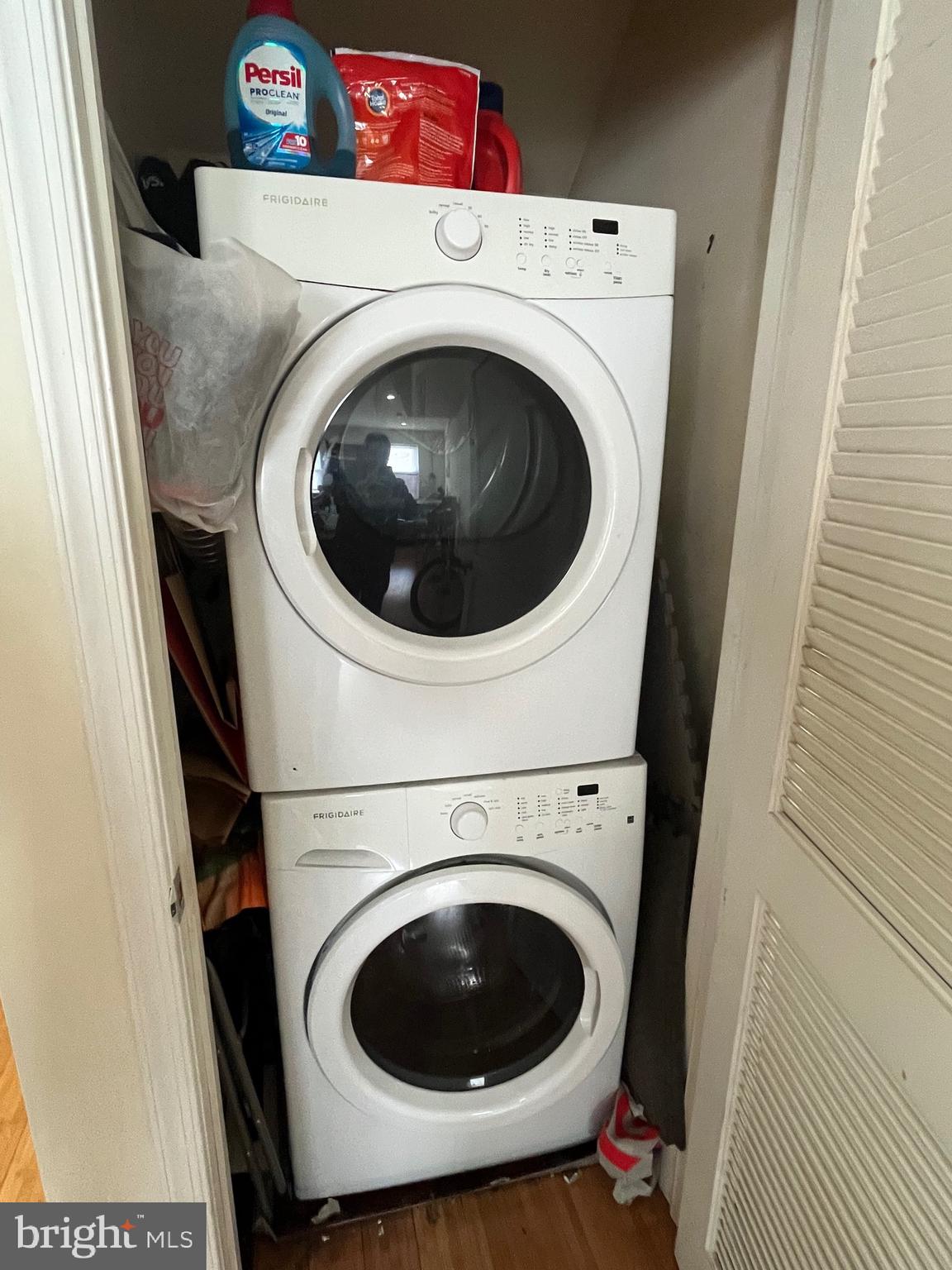 UNIVERSITY CITY - Residential Income