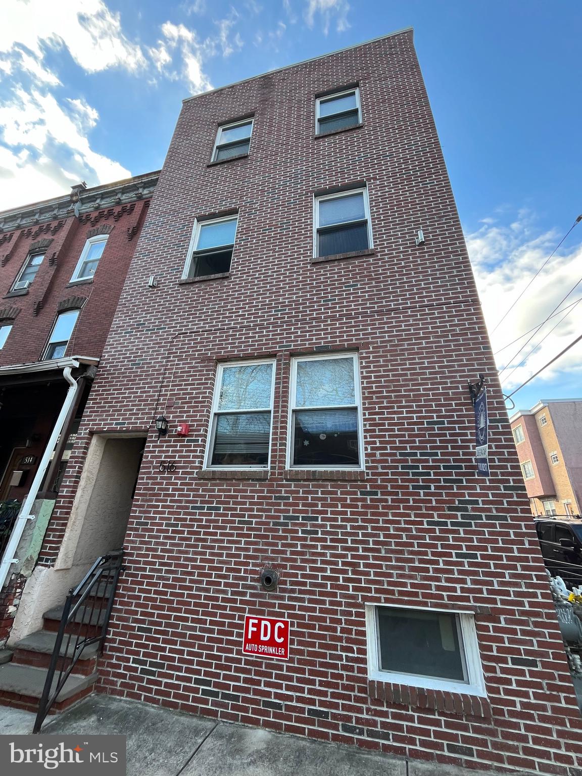 UNIVERSITY CITY - Residential Income