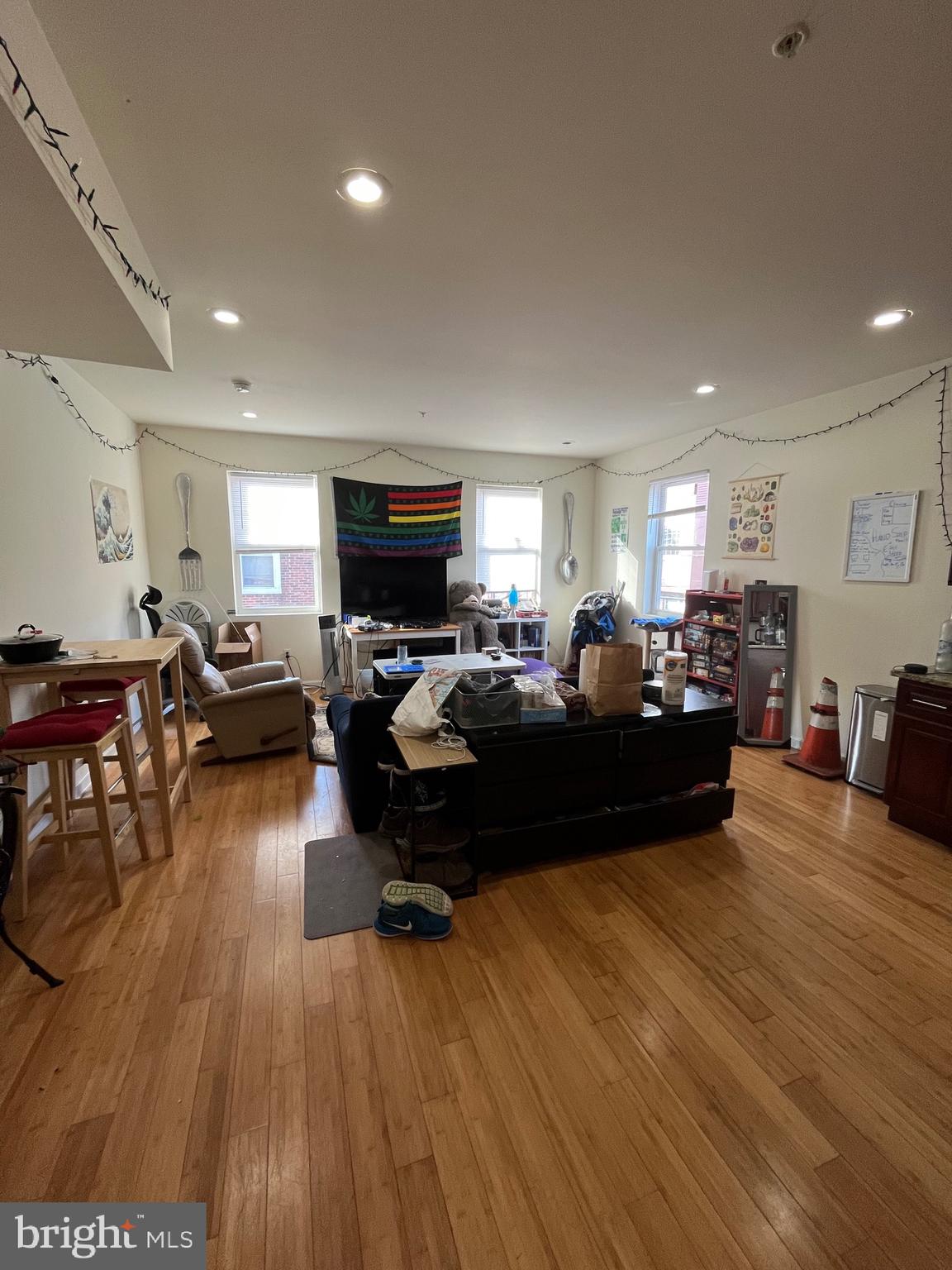 UNIVERSITY CITY - Residential Income