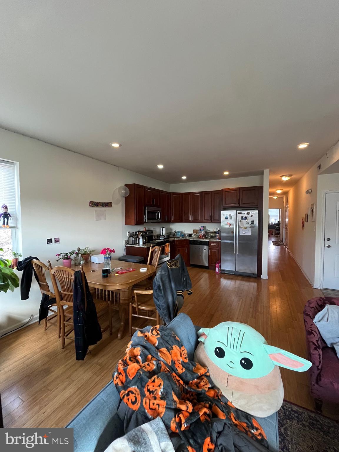 UNIVERSITY CITY - Residential Income