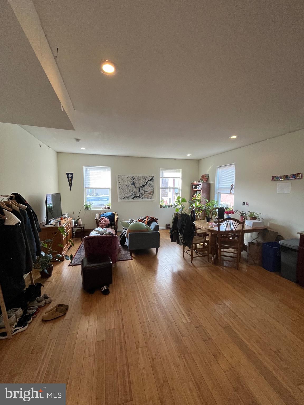 UNIVERSITY CITY - Residential Income