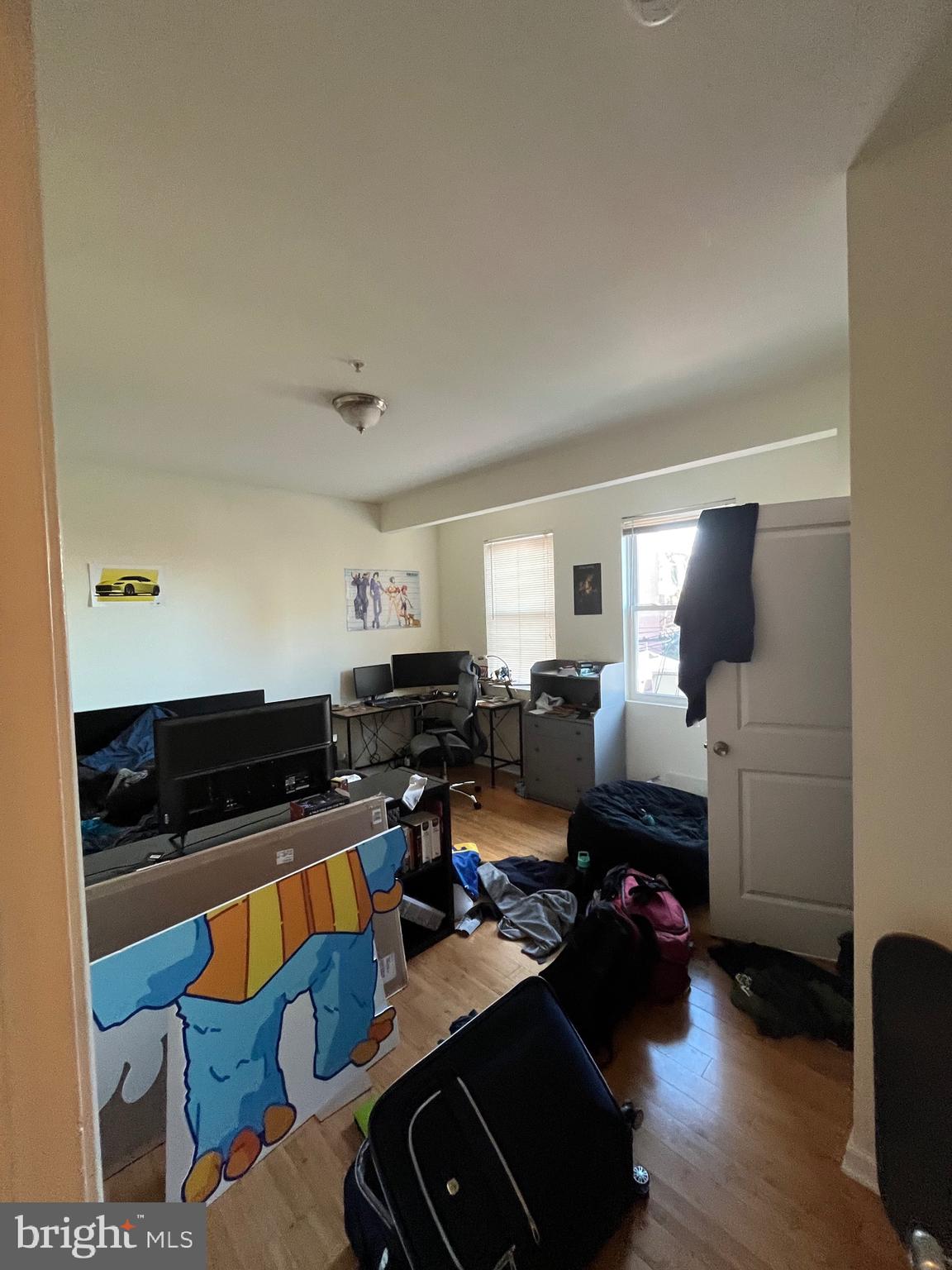 UNIVERSITY CITY - Residential Income