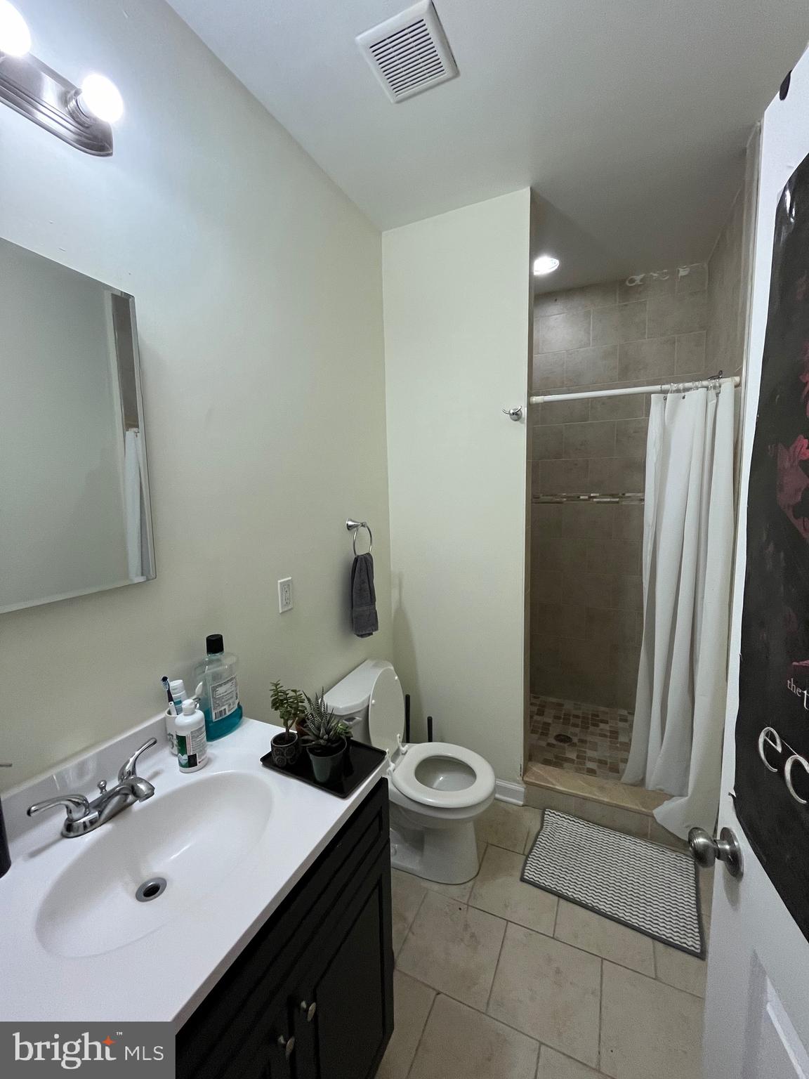 UNIVERSITY CITY - Residential Income