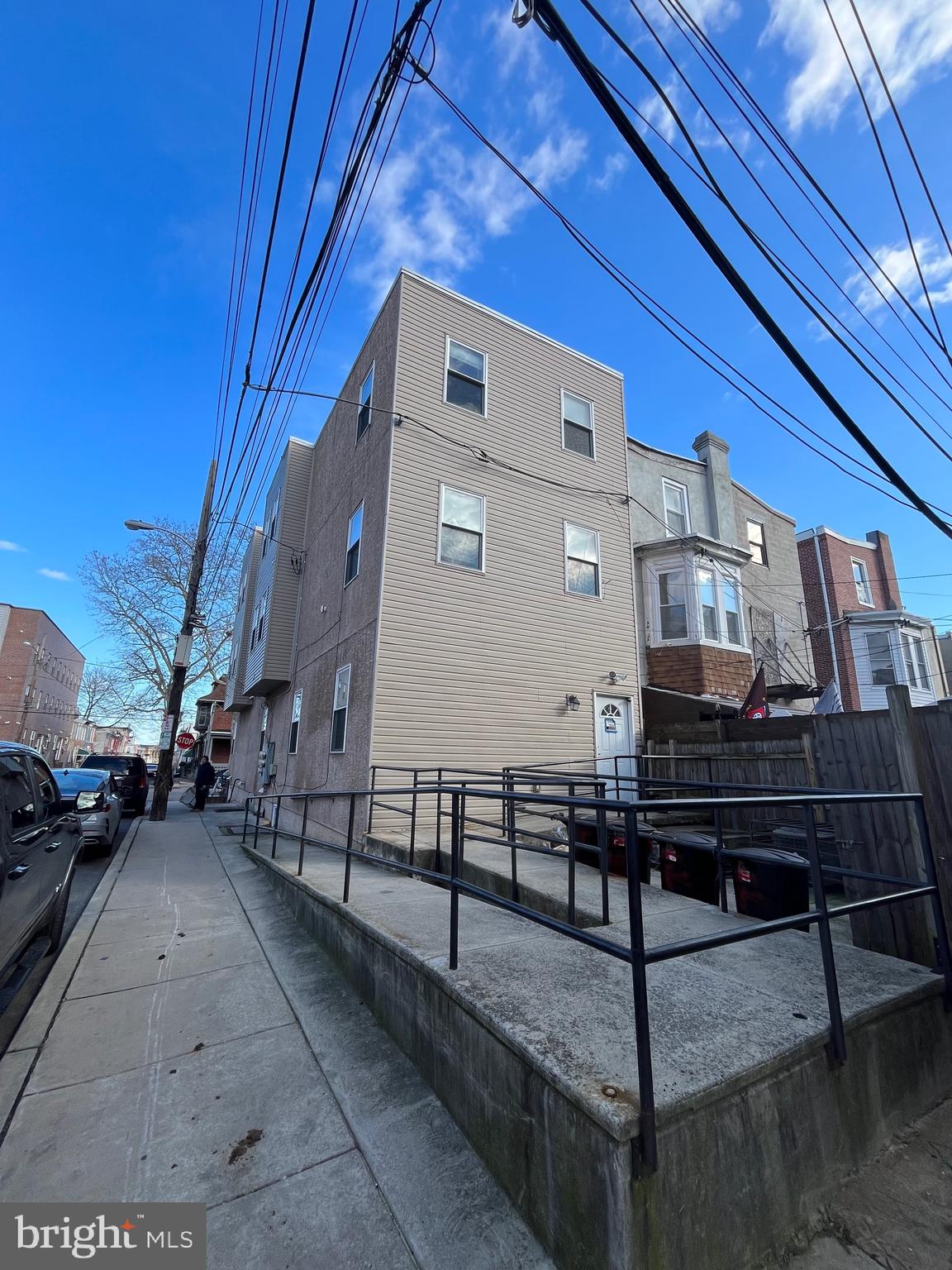 UNIVERSITY CITY - Residential Income