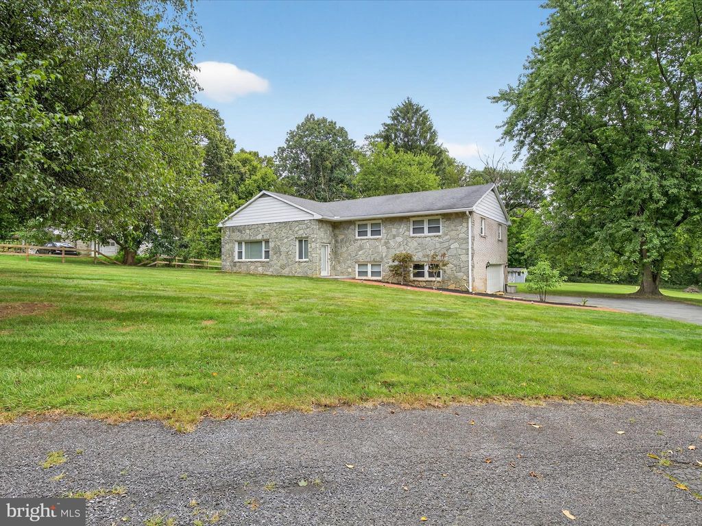 Photo of 2010 Landis Valley Road, LANCASTER, PA 17601 (MLS # PALA2076118)