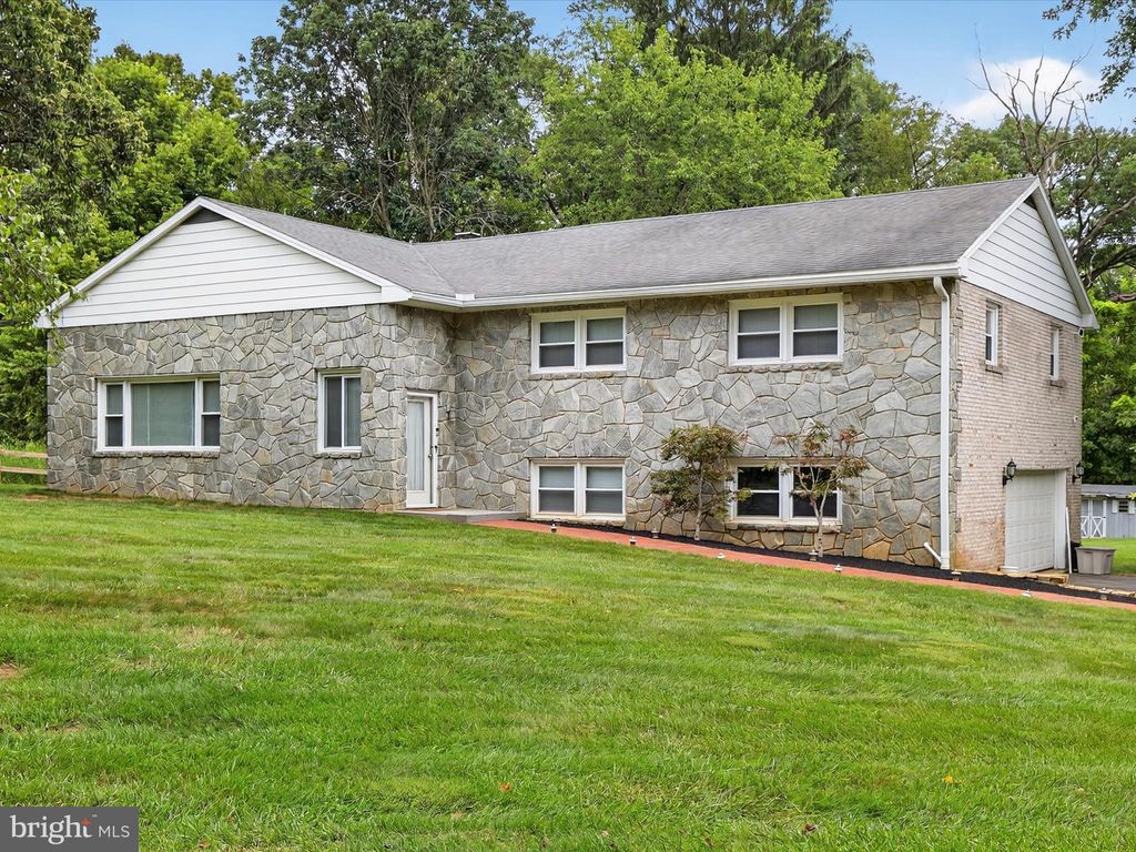 Photo of 2010 Landis Valley Road, LANCASTER, PA 17601 (MLS # PALA2076118)