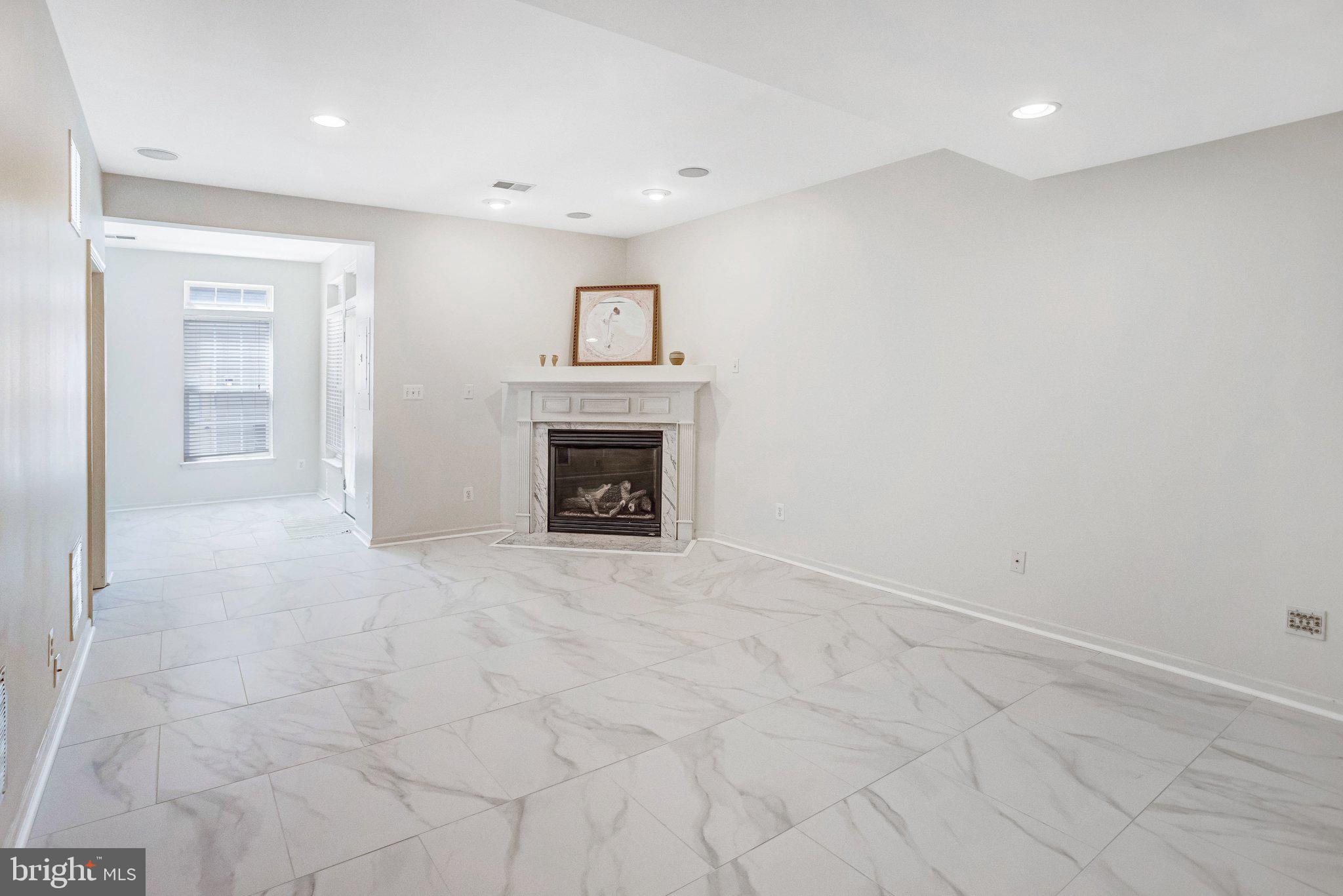 PORT POTOMAC - Residential