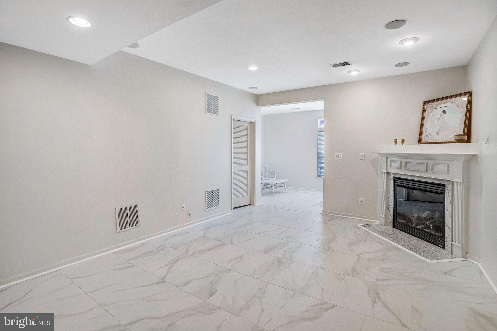 PORT POTOMAC - Residential