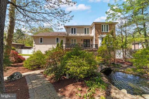 Homes For Sale - 11 N Woodleigh Drive<br/> CHERRY HILL, NJ 08003