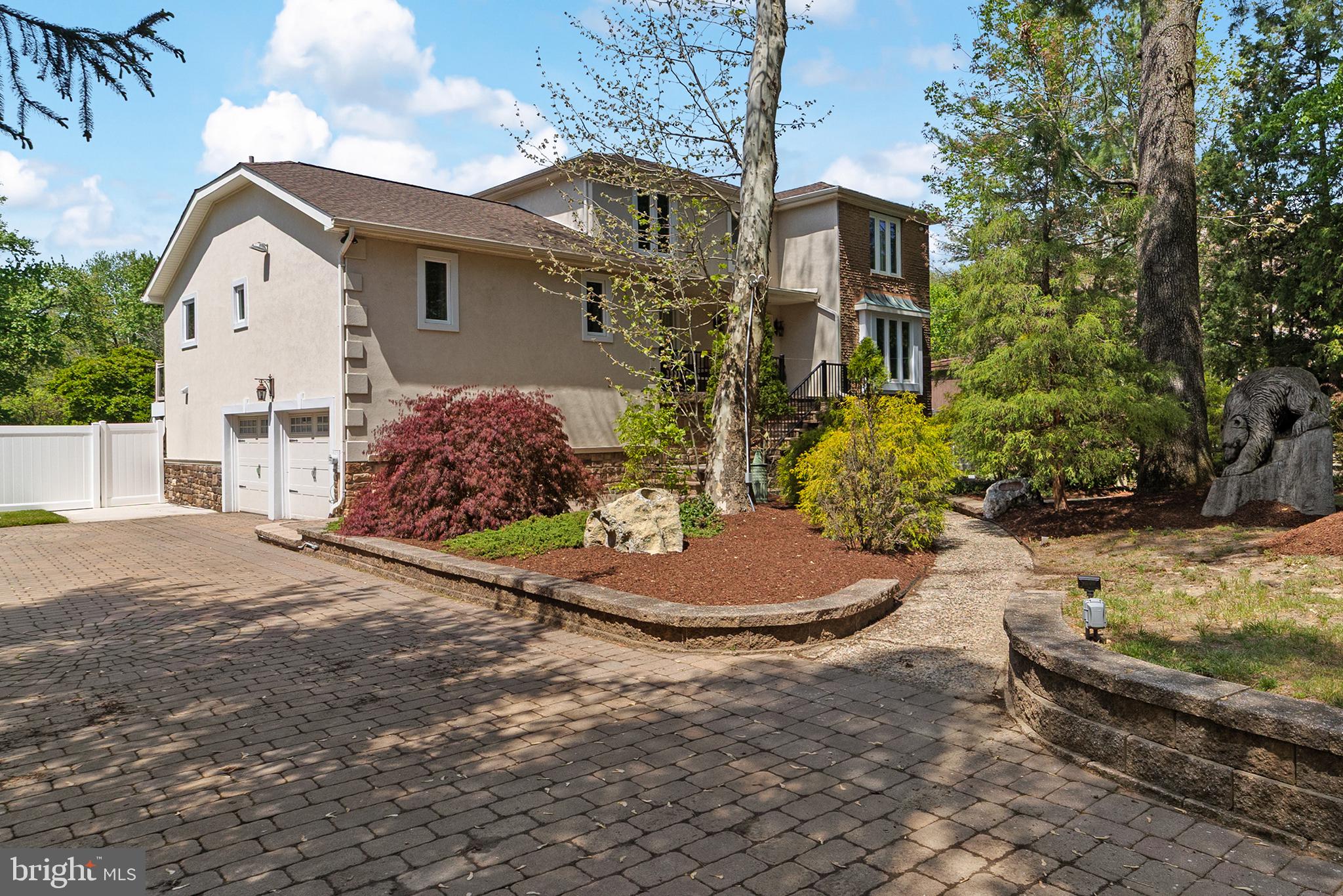 11 N WOODLEIGH DRIVE