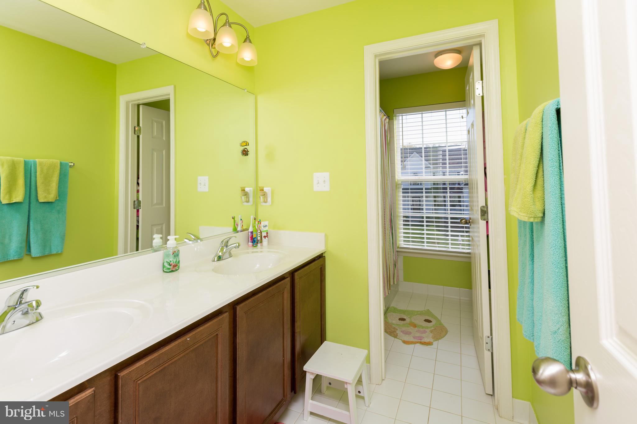 ROUND HILL - Residential