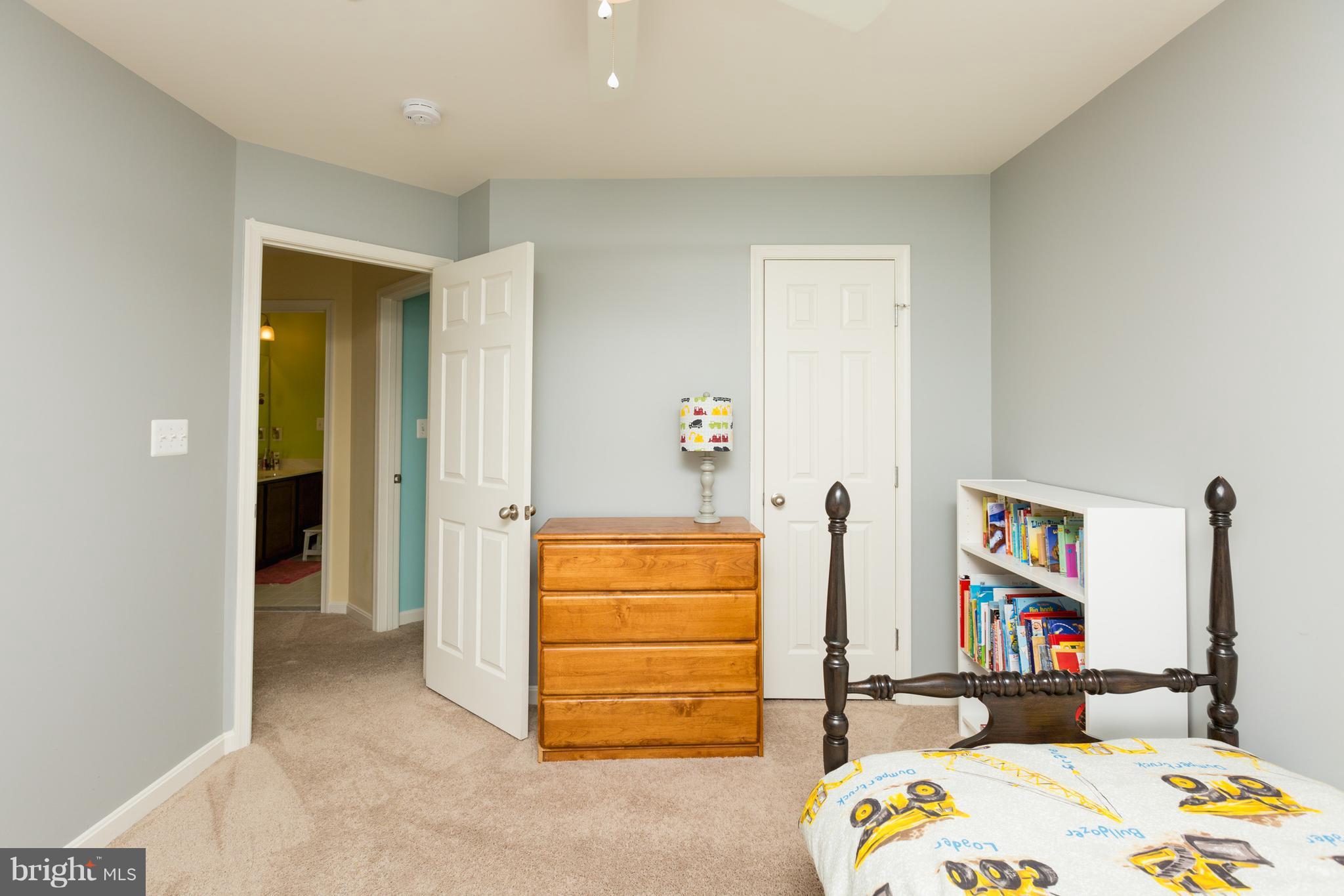 ROUND HILL - Residential