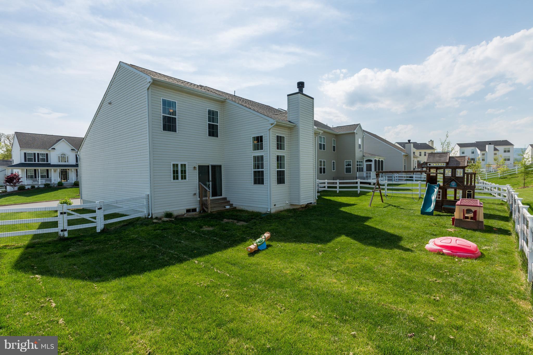 ROUND HILL - Residential