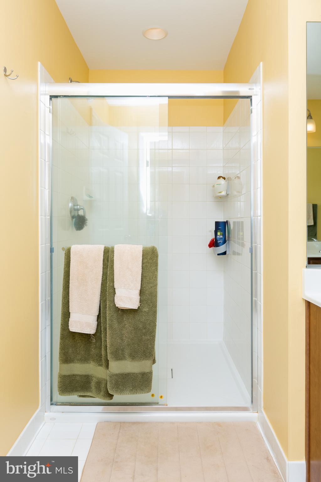 ROUND HILL - Residential