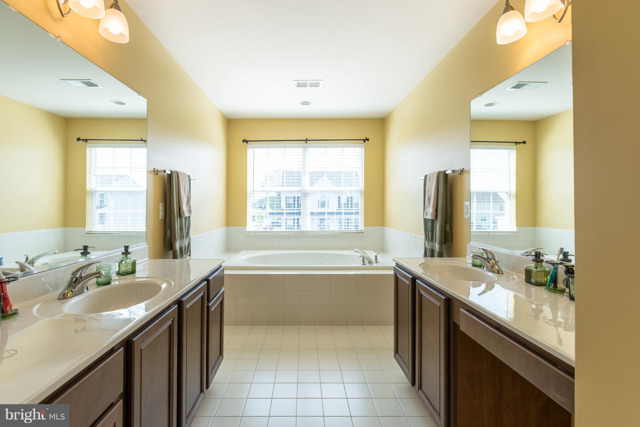 ROUND HILL - Residential