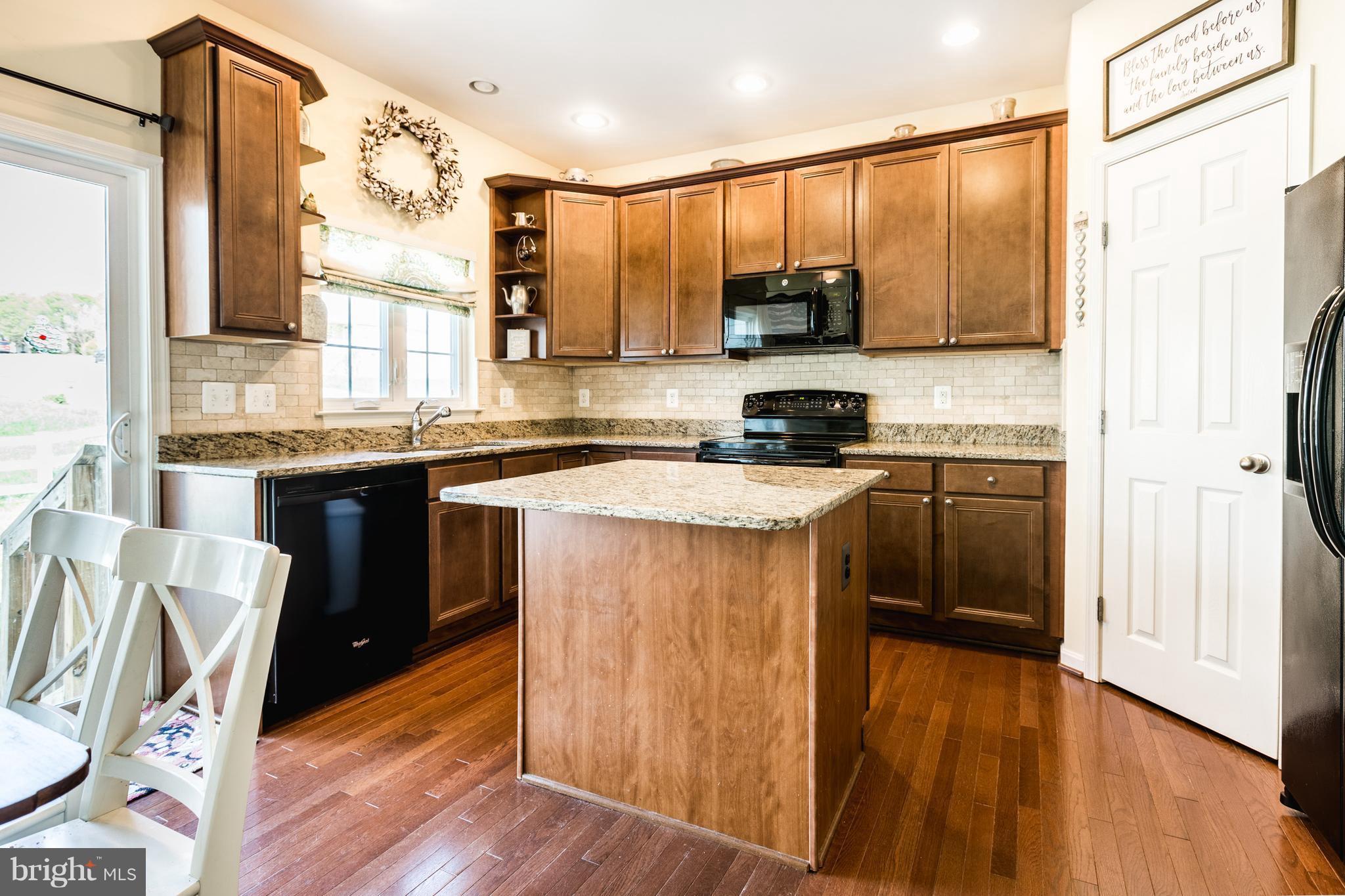 ROUND HILL - Residential