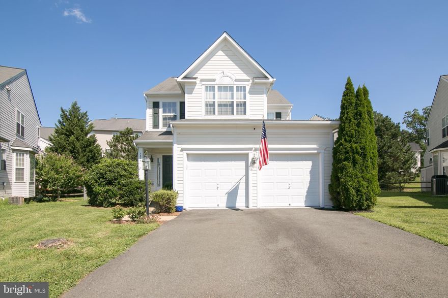 BEAUTIFUL  3 LEVEL COLONIAL ON CUL DE SAC.HARDWOOD FLOORS IN FOYER & KITCHEN.FAMILY RM WITH FIREPLACE AND COLUMNS TO DINING ROOM.MASTER BEDROOM SUTIE FEATURES VAULTED CEILINGS,WALK IN CLOSET & SITTING RM/4TH BEDROOM. UNFINISHED BASEMENT, NEW CUSTOM REAR DECK,ALARM. CLOSE TO SHOPPING, COMMUTER ROUTES NORTH TO DC AND ALL NOVA MILITARY BASES.