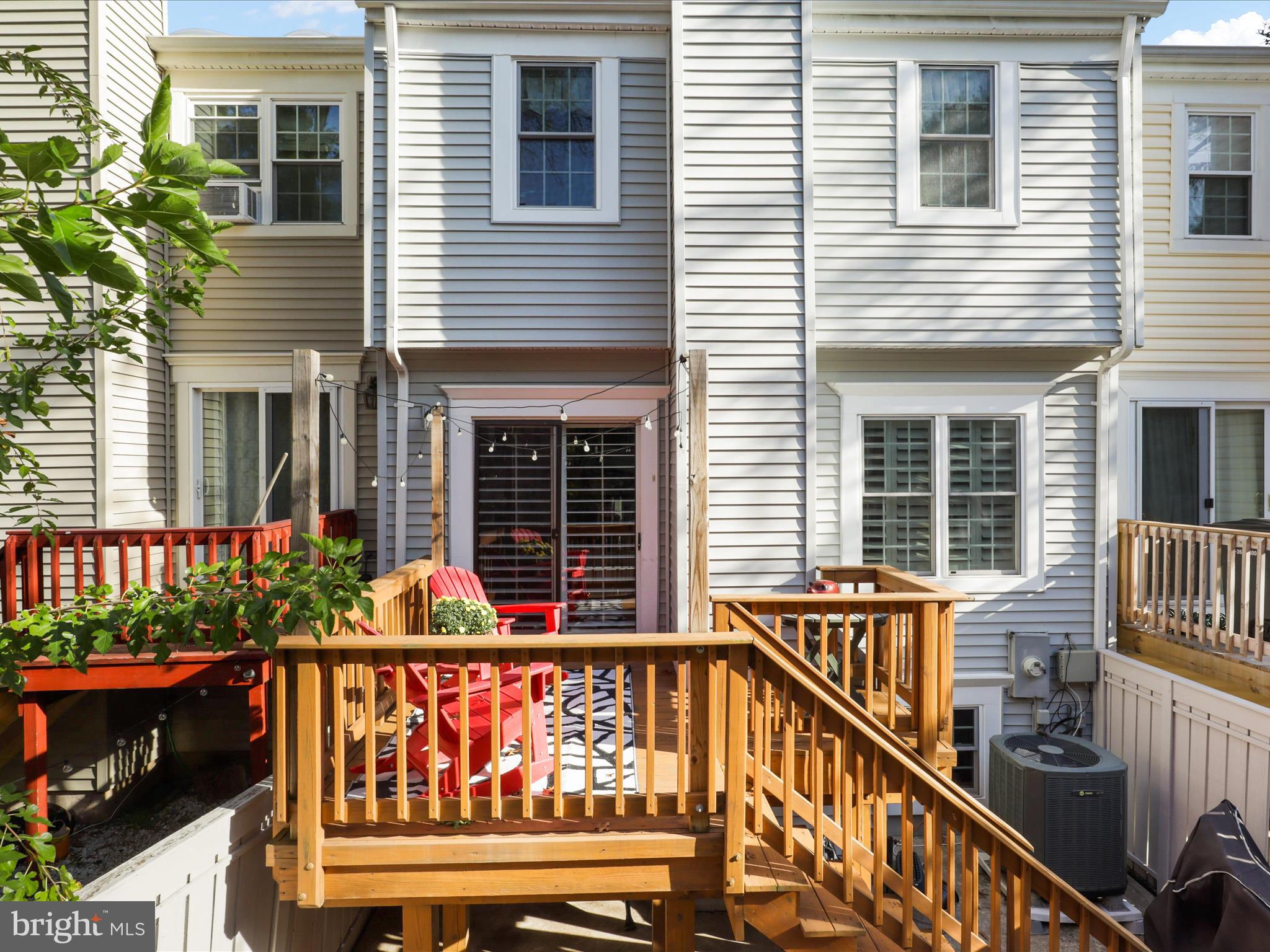 HUNTERS SQUARE - Residential