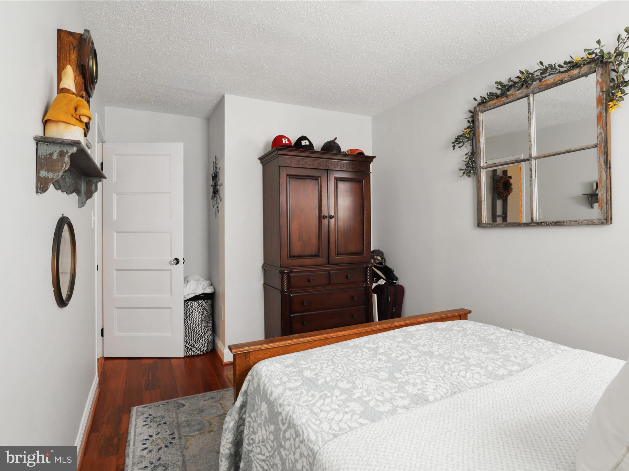 HUNTERS SQUARE - Residential