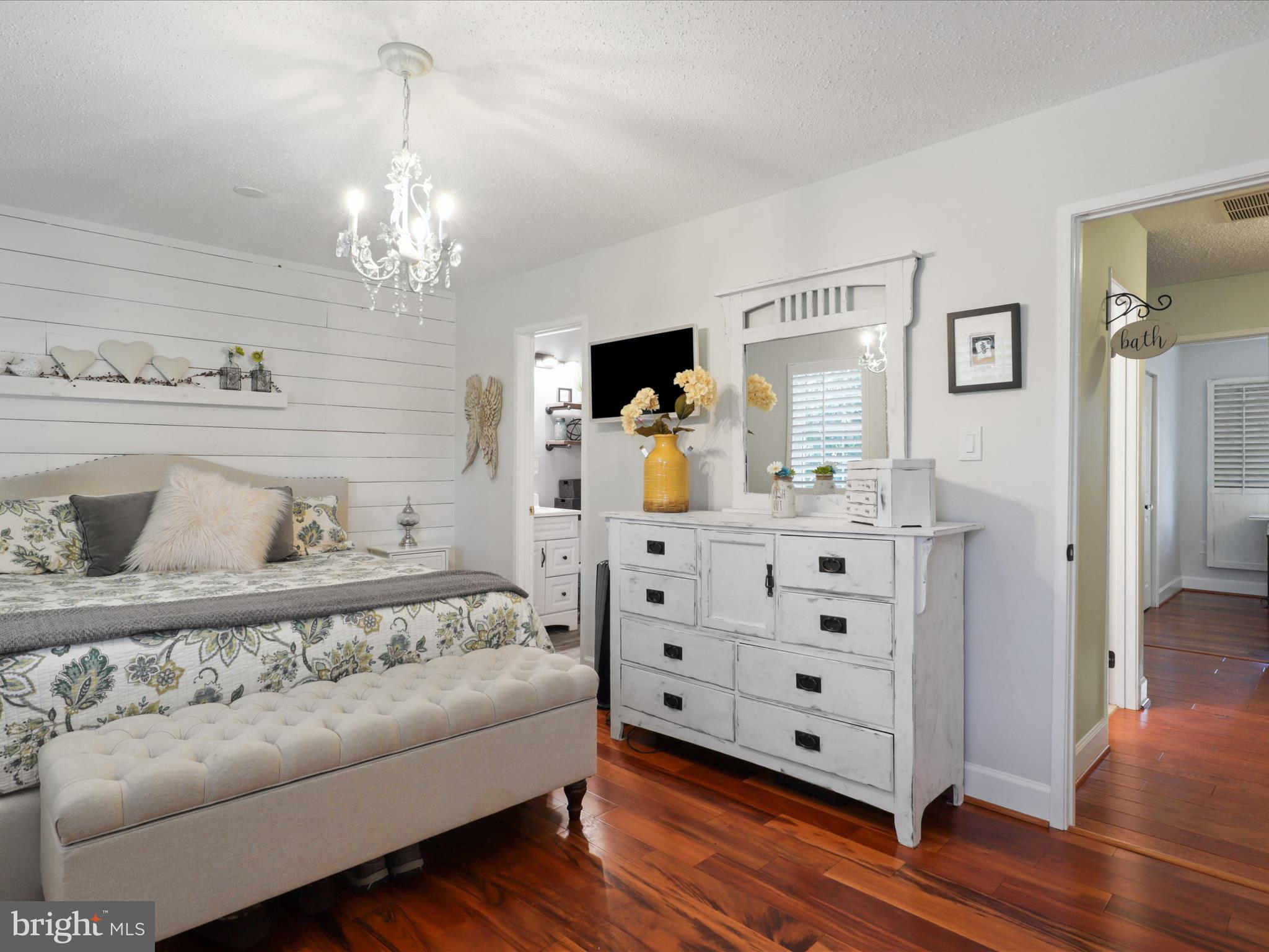 HUNTERS SQUARE - Residential