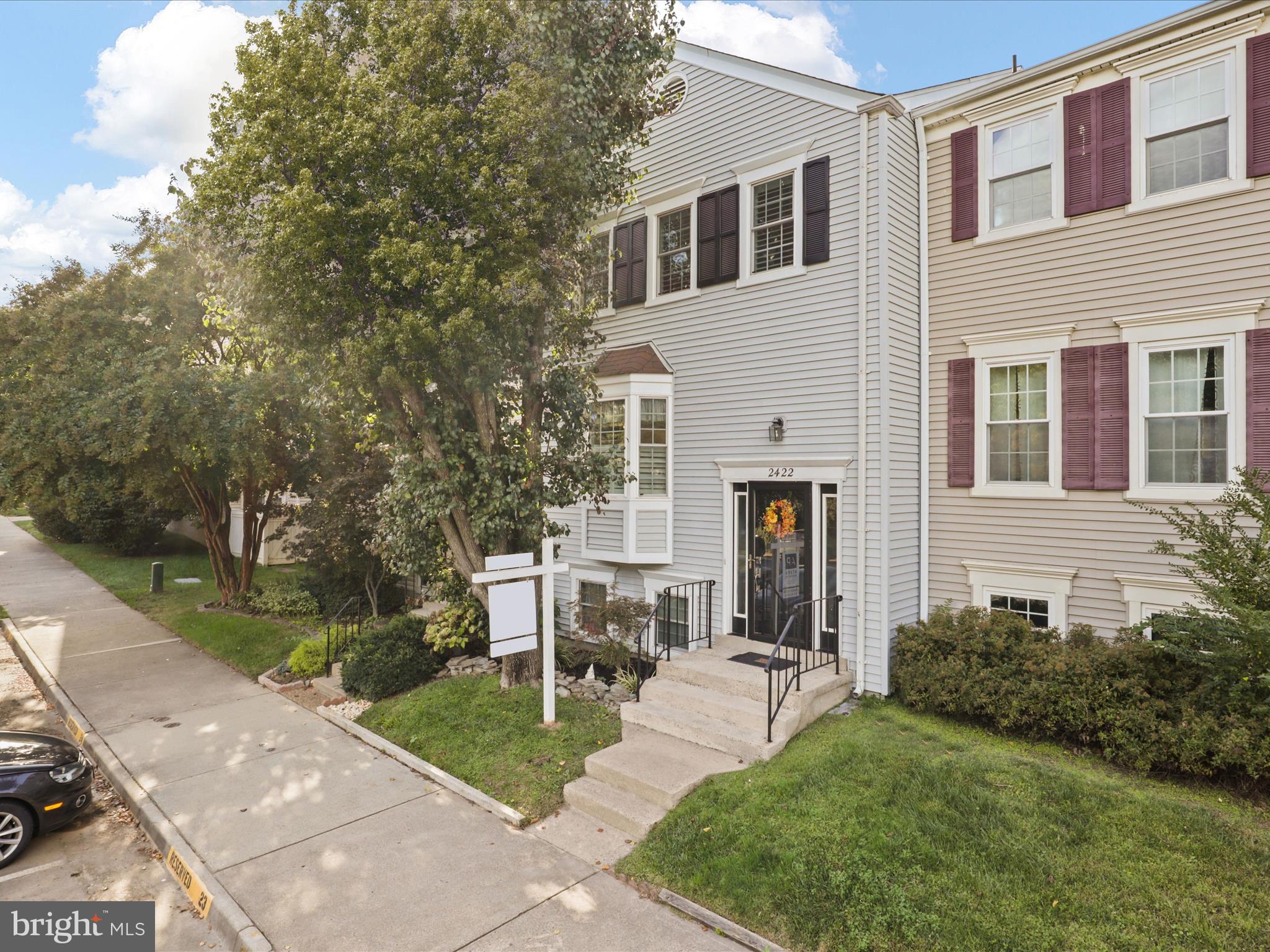 HUNTERS SQUARE - Residential