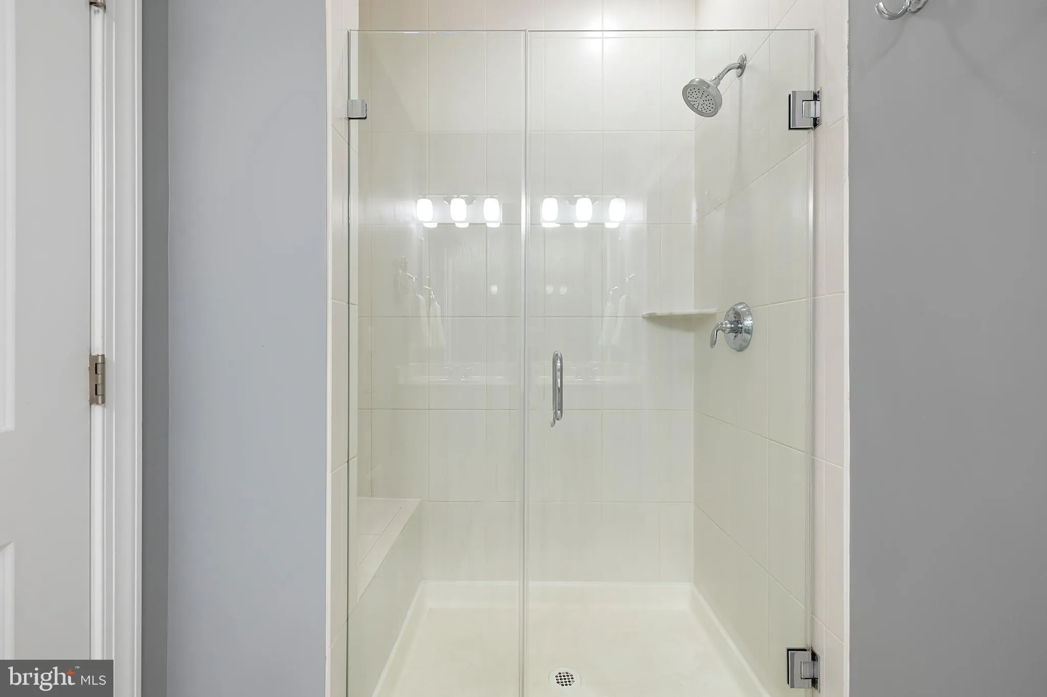 Gainesville, Virginia 20155, United States, 3 Bedrooms Bedrooms, ,4 BathroomsBathrooms,Residential,Pending,188819