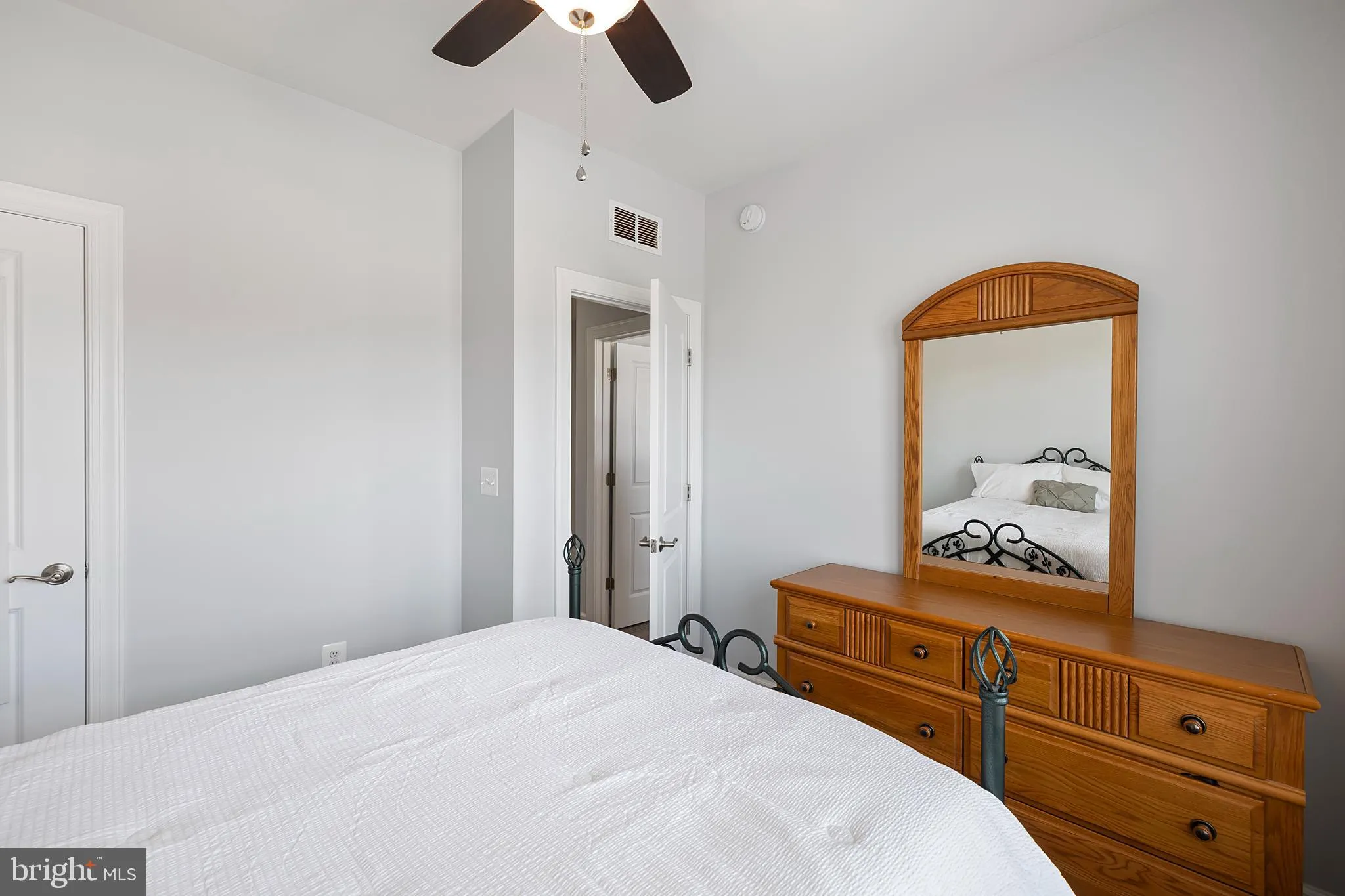 Gainesville, Virginia 20155, United States, 3 Bedrooms Bedrooms, ,4 BathroomsBathrooms,Residential,Pending,188819