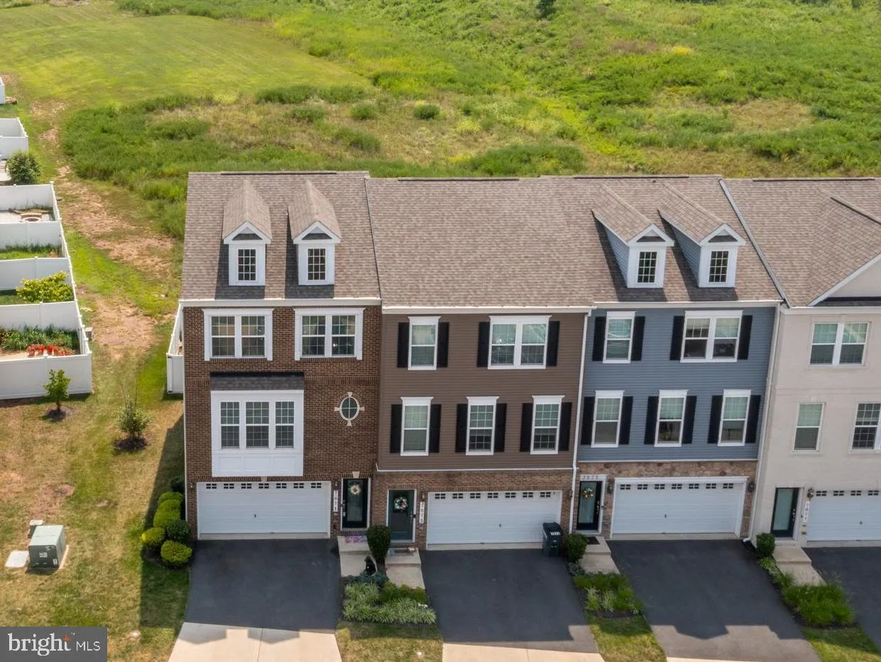 Gainesville, Virginia 20155, United States, 3 Bedrooms Bedrooms, ,4 BathroomsBathrooms,Residential,Pending,188819