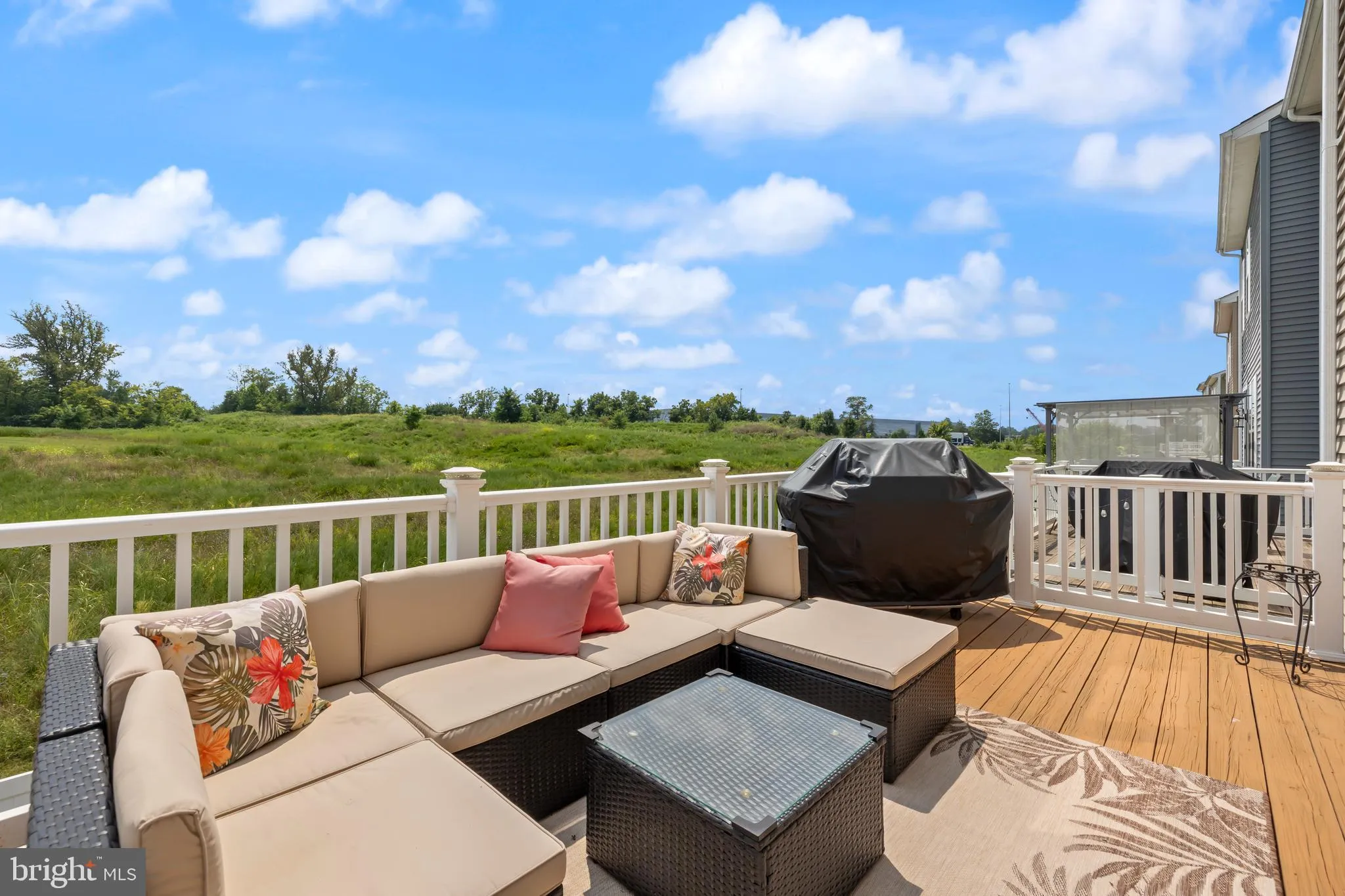 Gainesville, Virginia 20155, United States, 3 Bedrooms Bedrooms, ,4 BathroomsBathrooms,Residential,Pending,188819