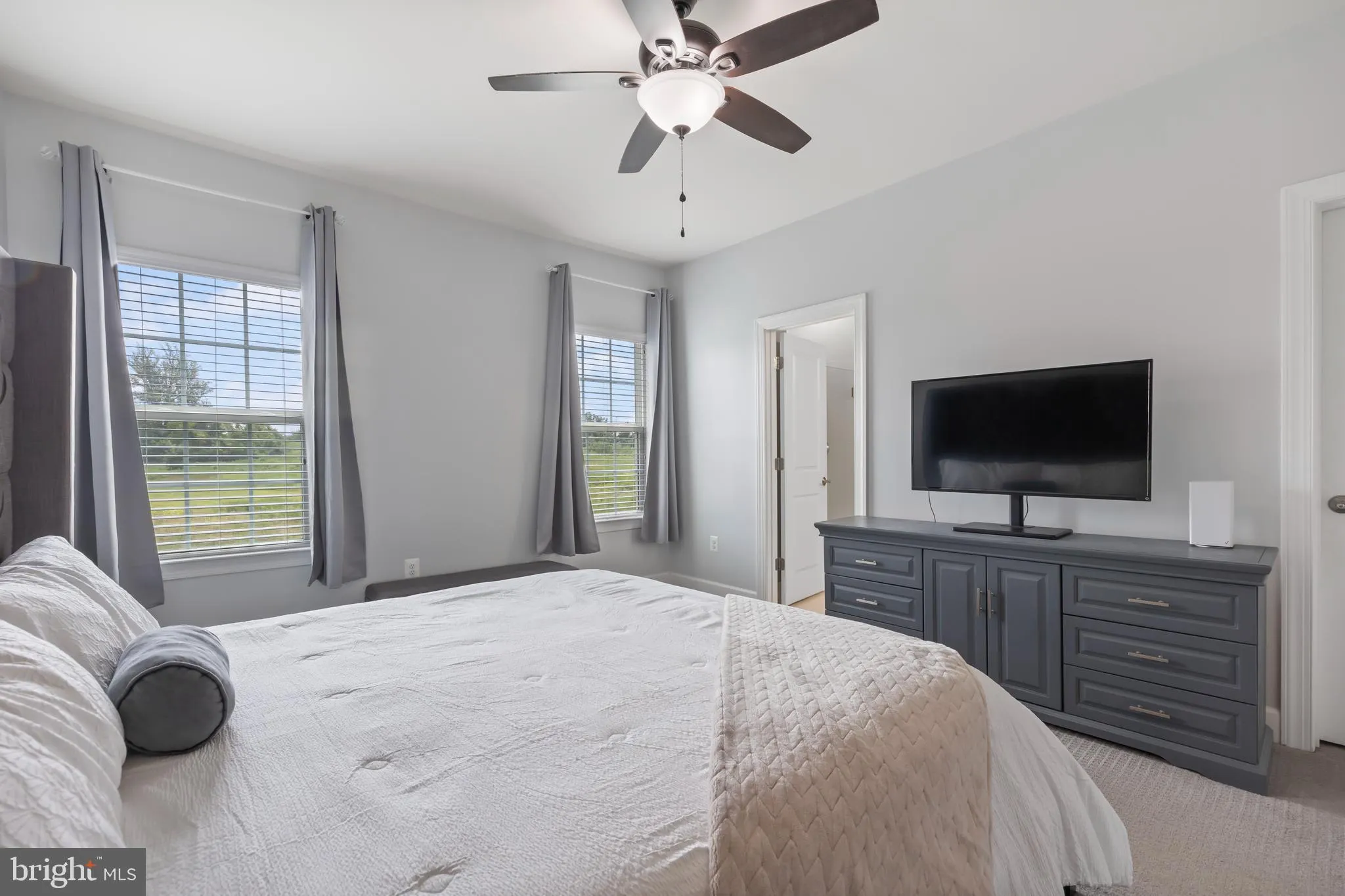 Gainesville, Virginia 20155, United States, 3 Bedrooms Bedrooms, ,4 BathroomsBathrooms,Residential,Pending,188819