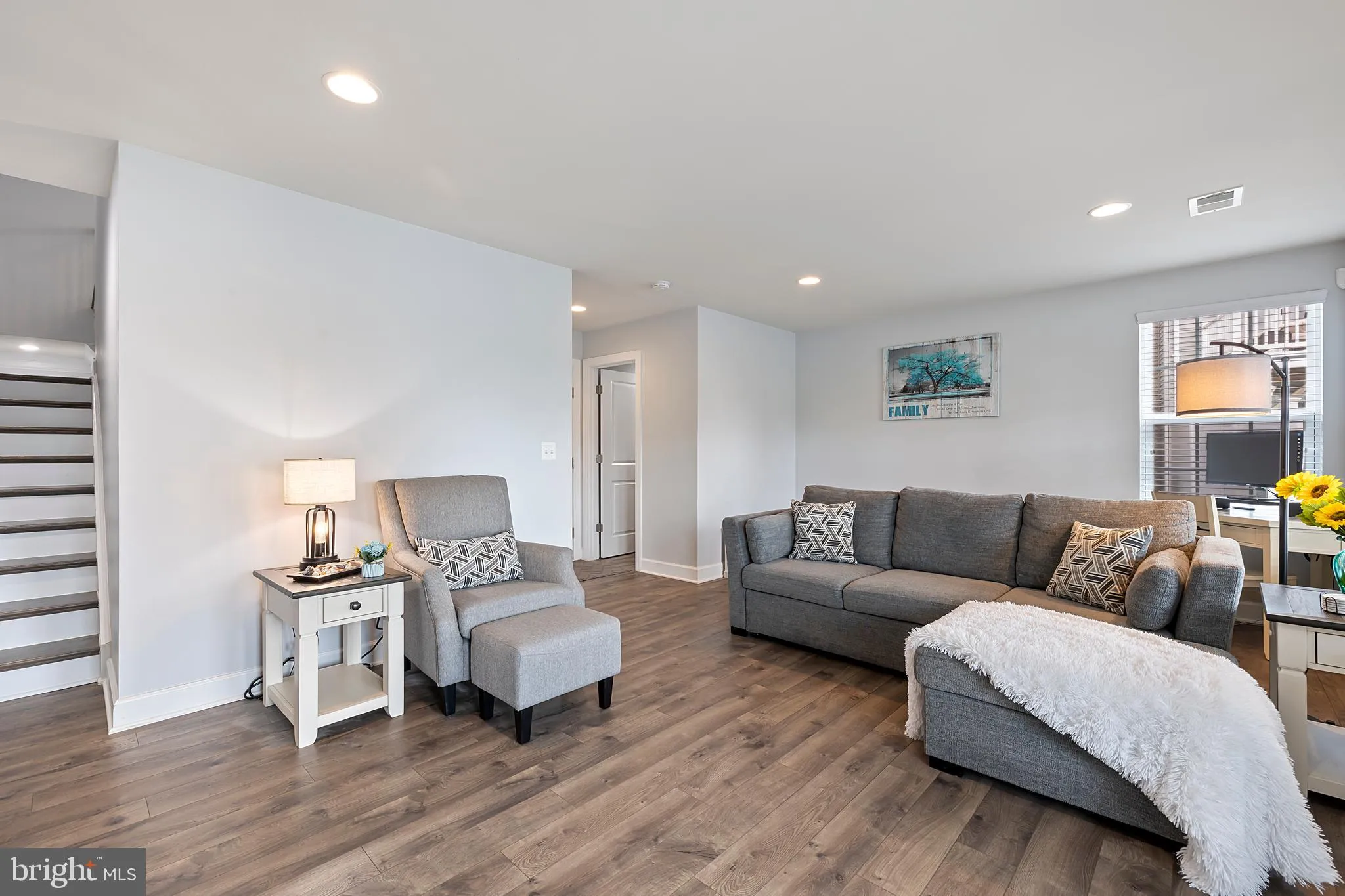 Gainesville, Virginia 20155, United States, 3 Bedrooms Bedrooms, ,4 BathroomsBathrooms,Residential,Pending,188819