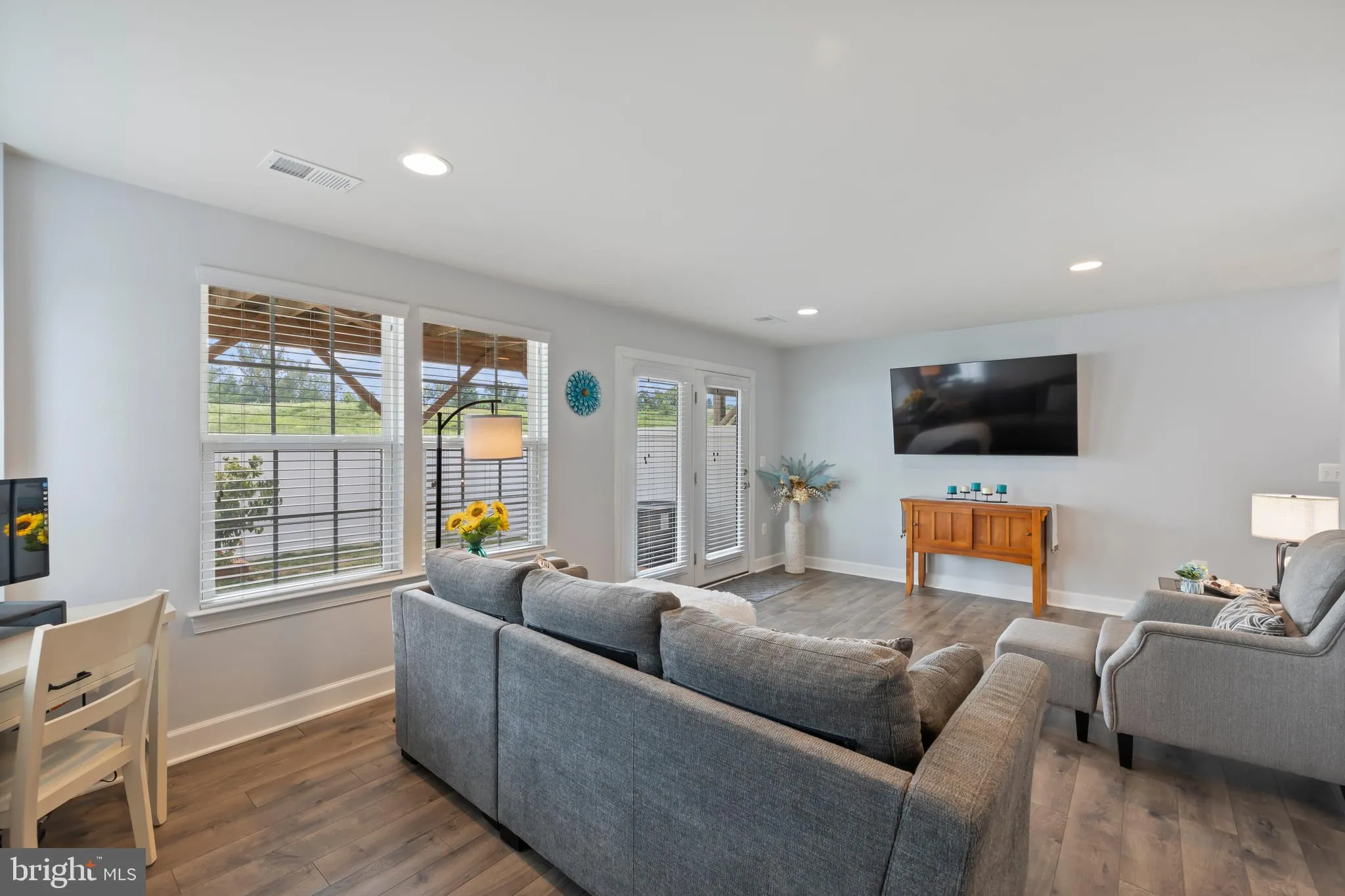 Gainesville, Virginia 20155, United States, 3 Bedrooms Bedrooms, ,4 BathroomsBathrooms,Residential,Pending,188819