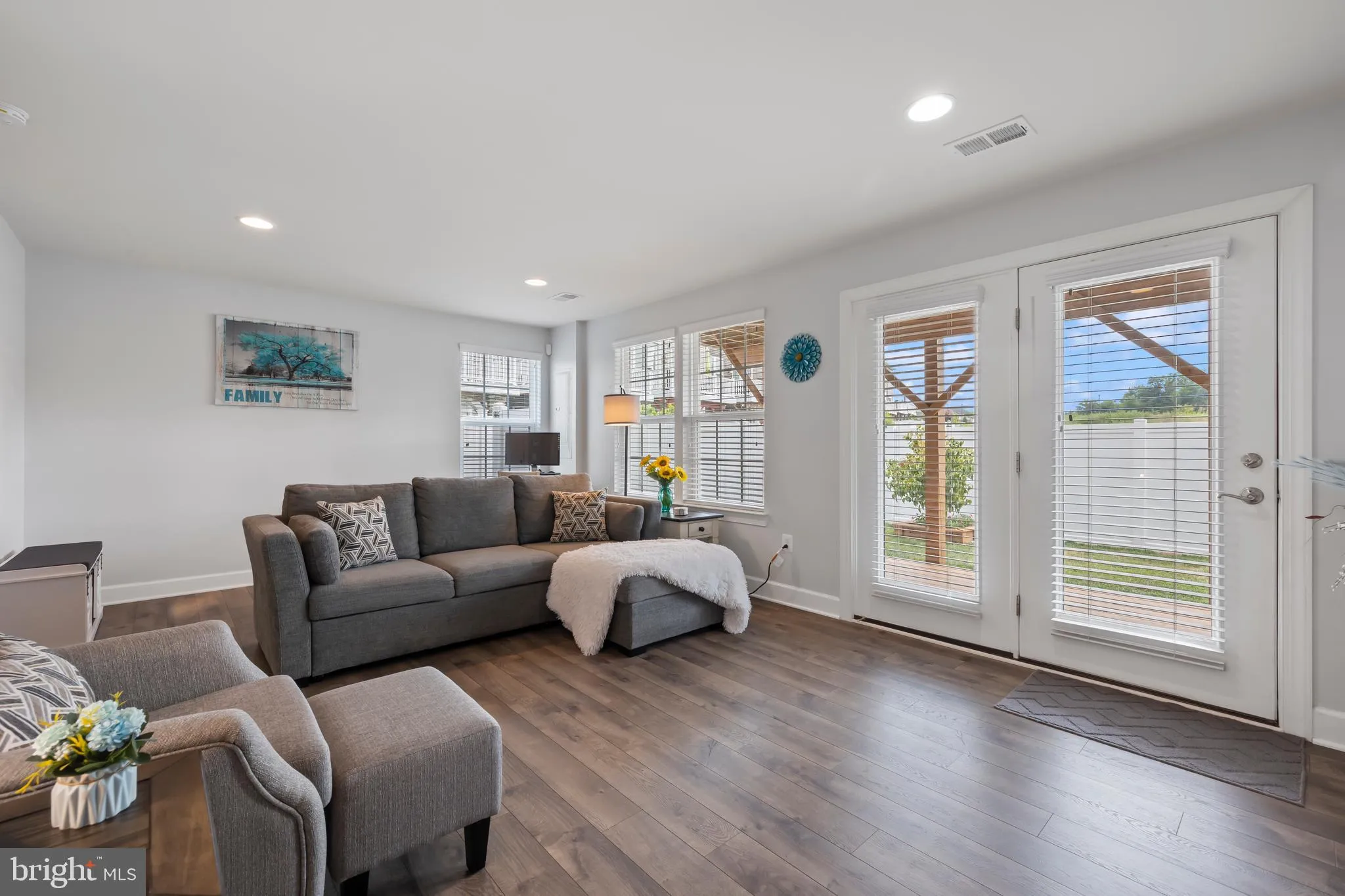 Gainesville, Virginia 20155, United States, 3 Bedrooms Bedrooms, ,4 BathroomsBathrooms,Residential,Pending,188819