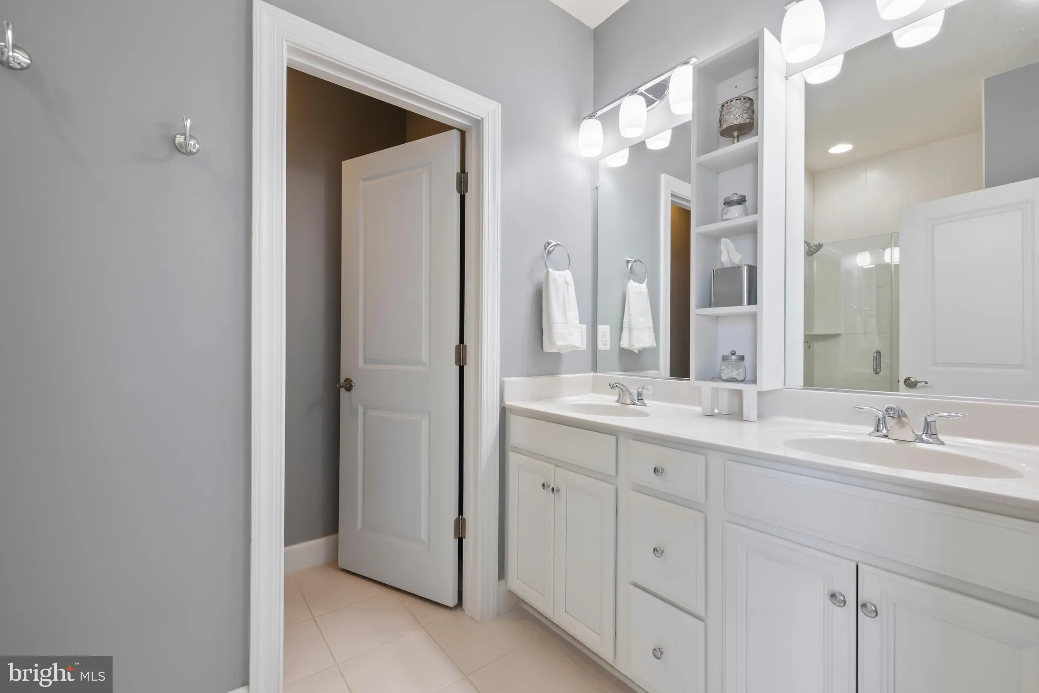 Gainesville, Virginia 20155, United States, 3 Bedrooms Bedrooms, ,4 BathroomsBathrooms,Residential,Pending,188819