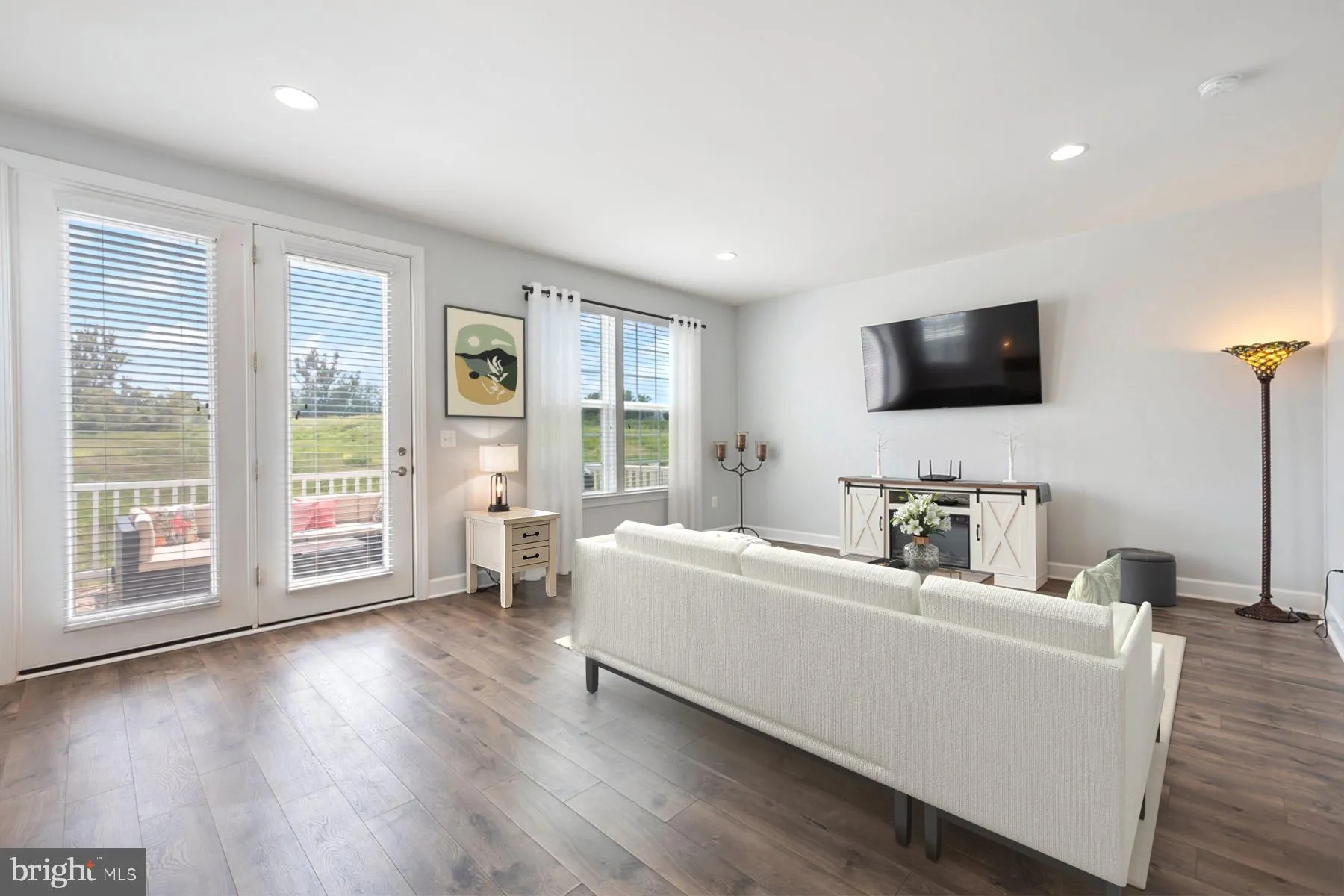 Gainesville, Virginia 20155, United States, 3 Bedrooms Bedrooms, ,4 BathroomsBathrooms,Residential,Pending,188819