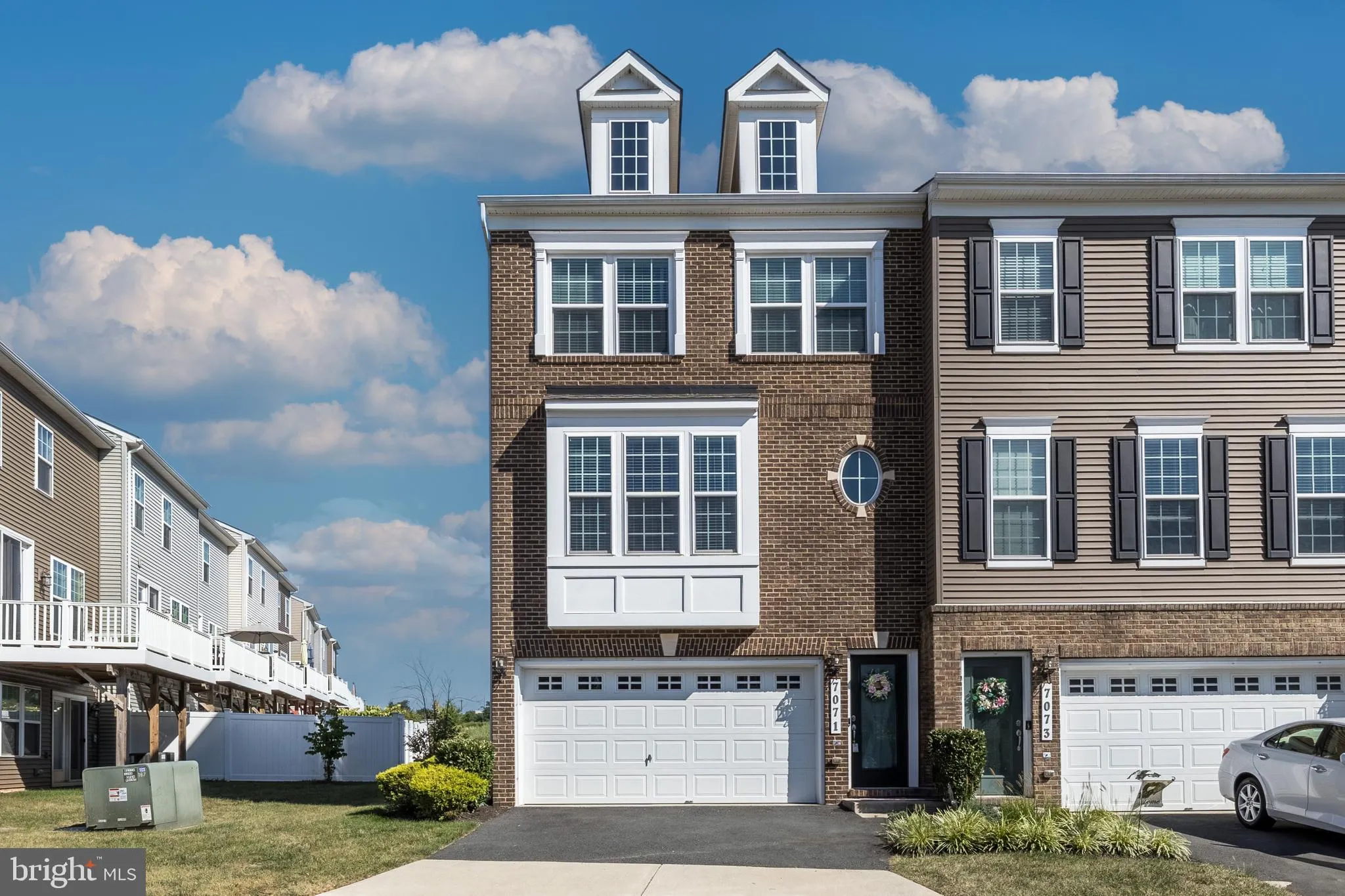 Gainesville, Virginia 20155, United States, 3 Bedrooms Bedrooms, ,4 BathroomsBathrooms,Residential,Pending,188819