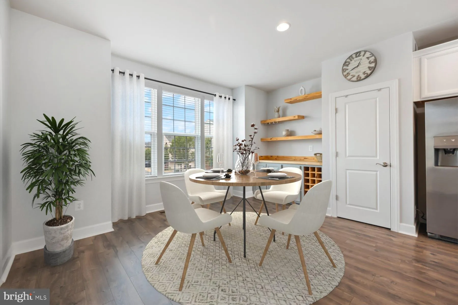 Gainesville, Virginia 20155, United States, 3 Bedrooms Bedrooms, ,4 BathroomsBathrooms,Residential,Pending,188819