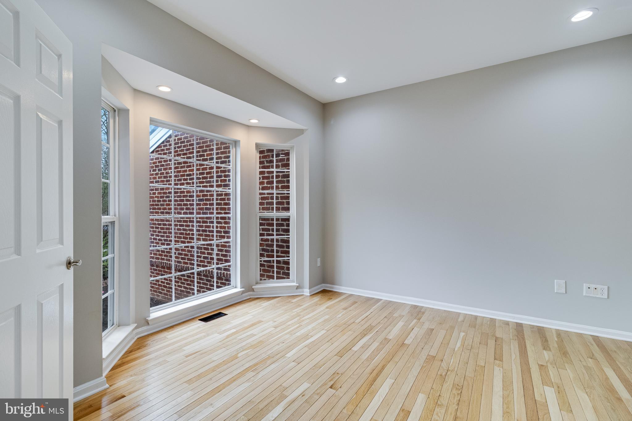 LONGMEADE - Residential