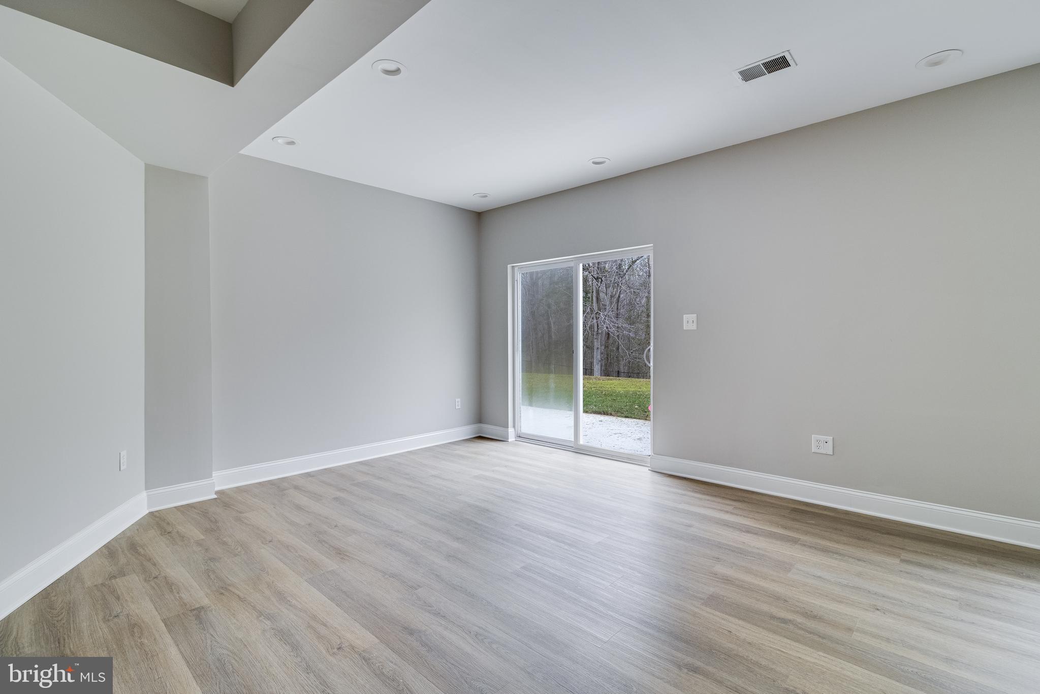 LONGMEADE - Residential