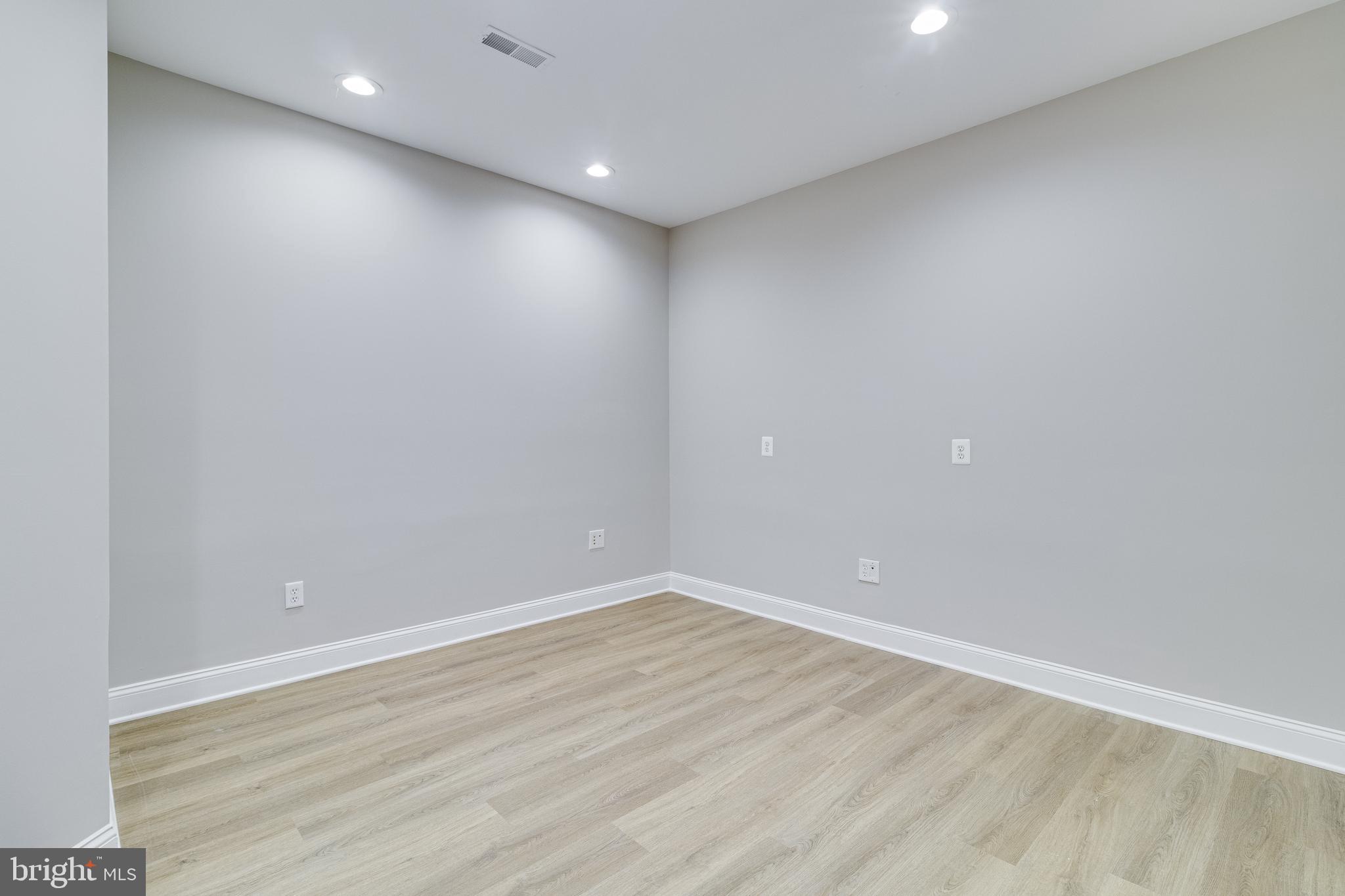 LONGMEADE - Residential