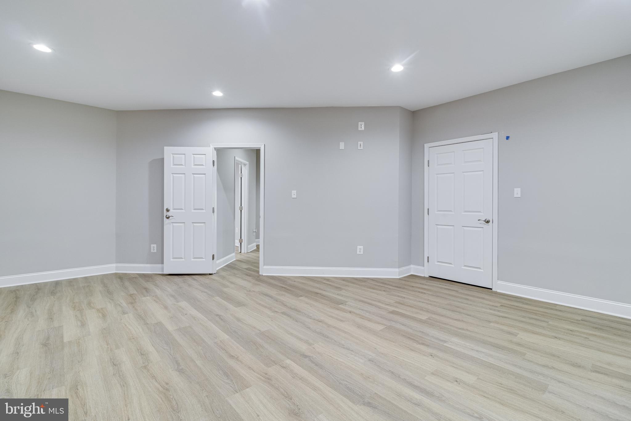 LONGMEADE - Residential