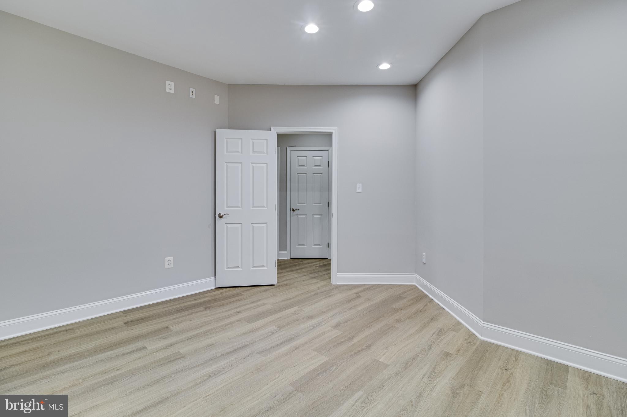 LONGMEADE - Residential