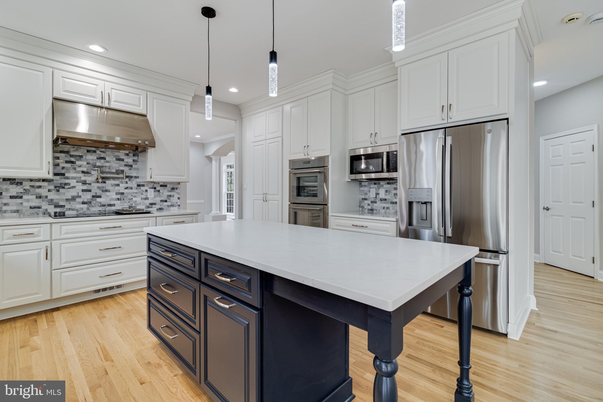 LONGMEADE - Residential