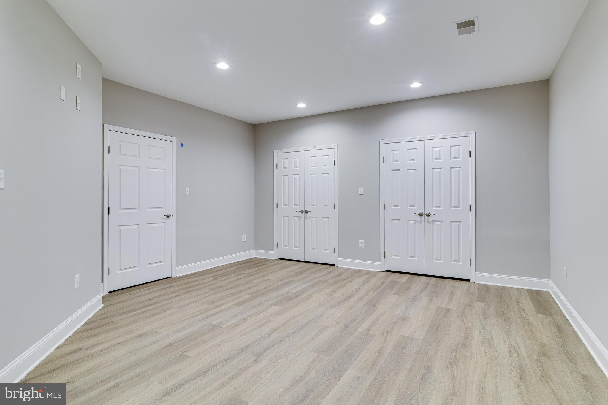 LONGMEADE - Residential