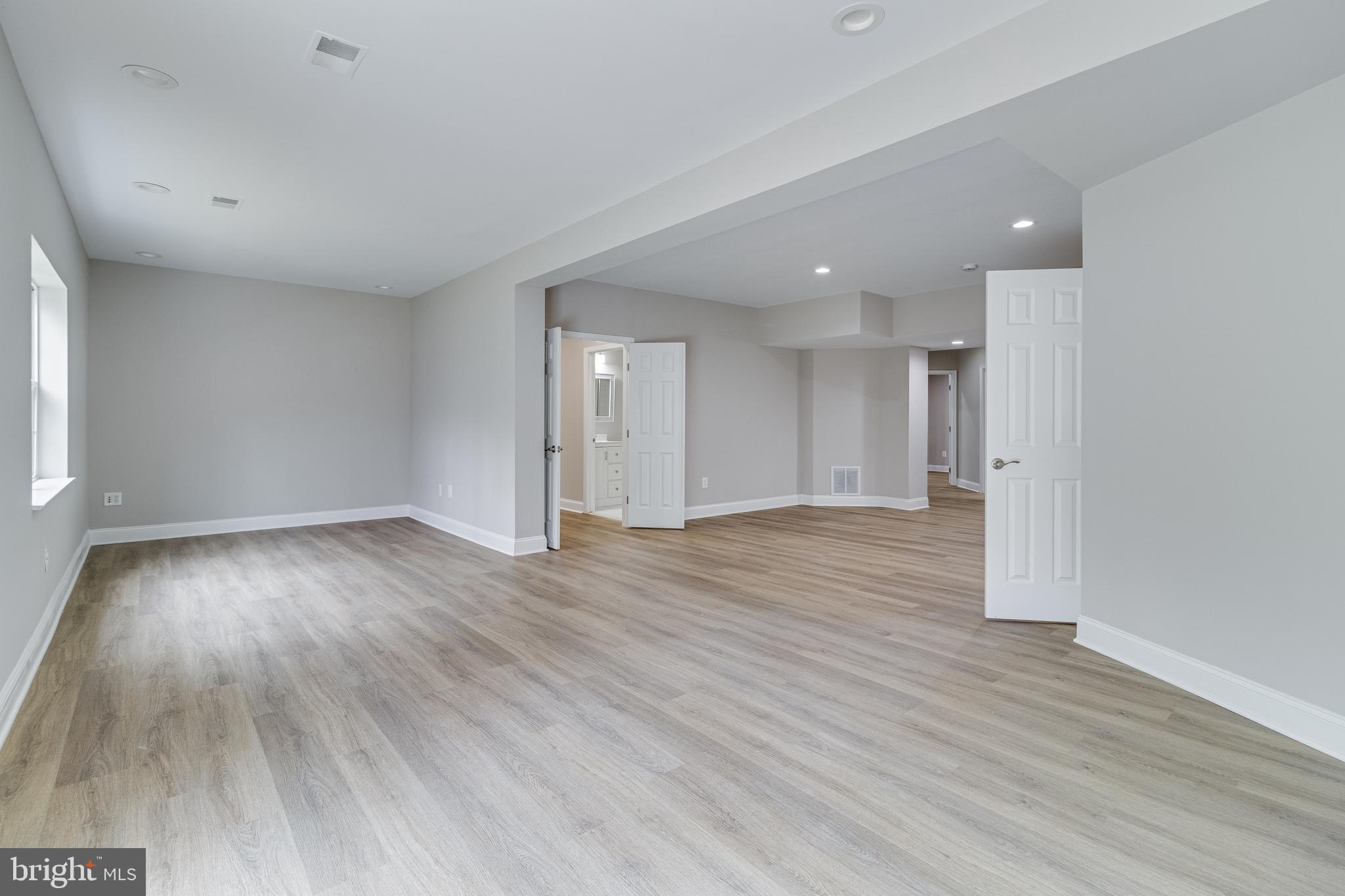 LONGMEADE - Residential