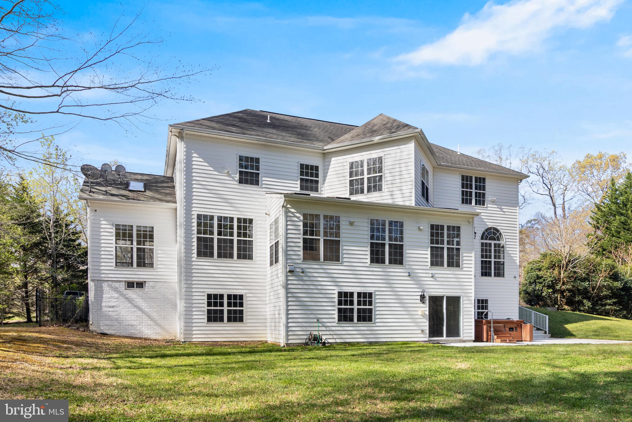 LONGMEADE - Residential